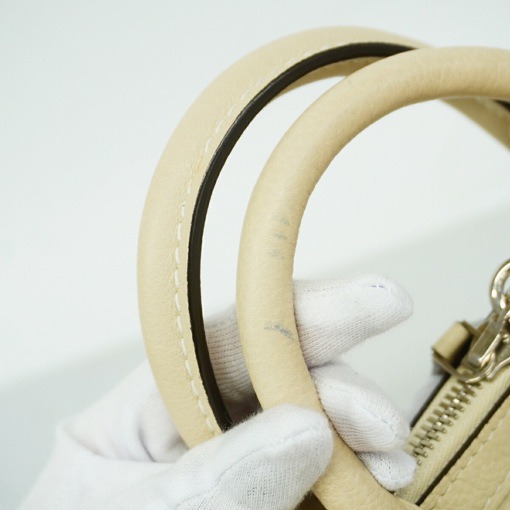 Louis Vuitton White Handbag (Pre-Owned)