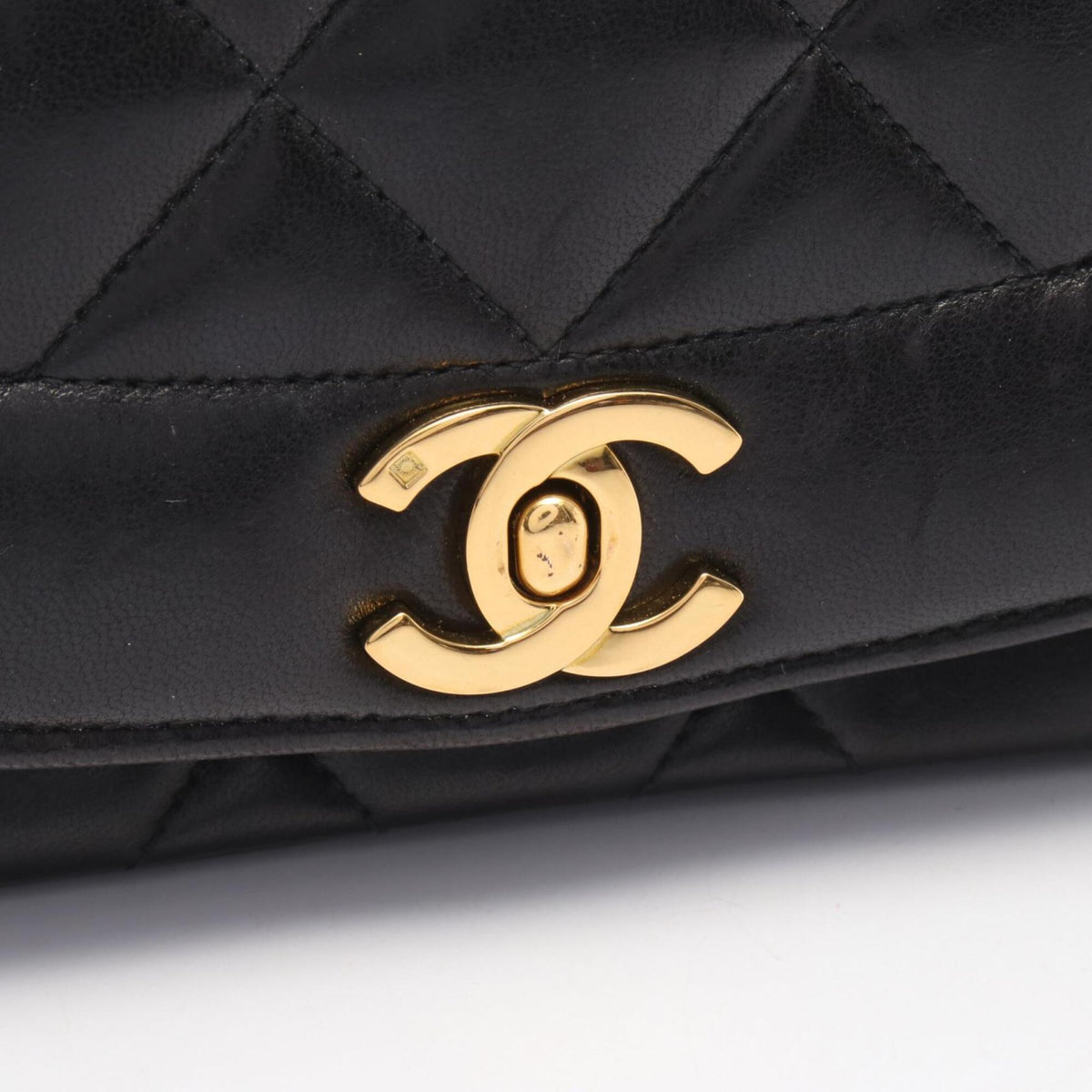 Chanel Black Leather Handbag Shoulder Bag (Pre-Owned)