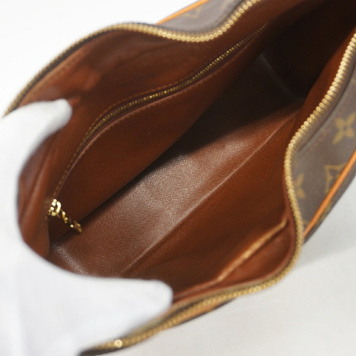 Louis Vuitton Brown Shoulder Bag (Pre-Owned)