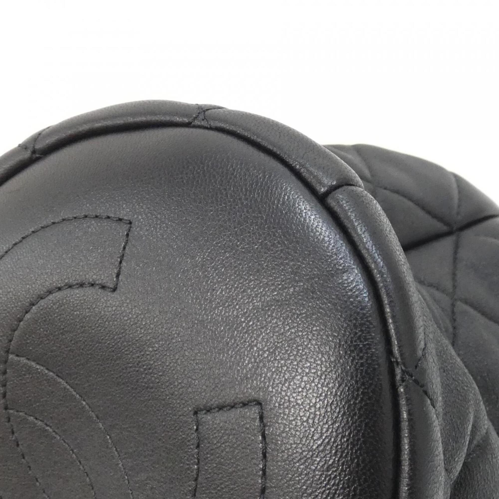 Chanel Black Leather Shoulder Bag (Pre-Owned)