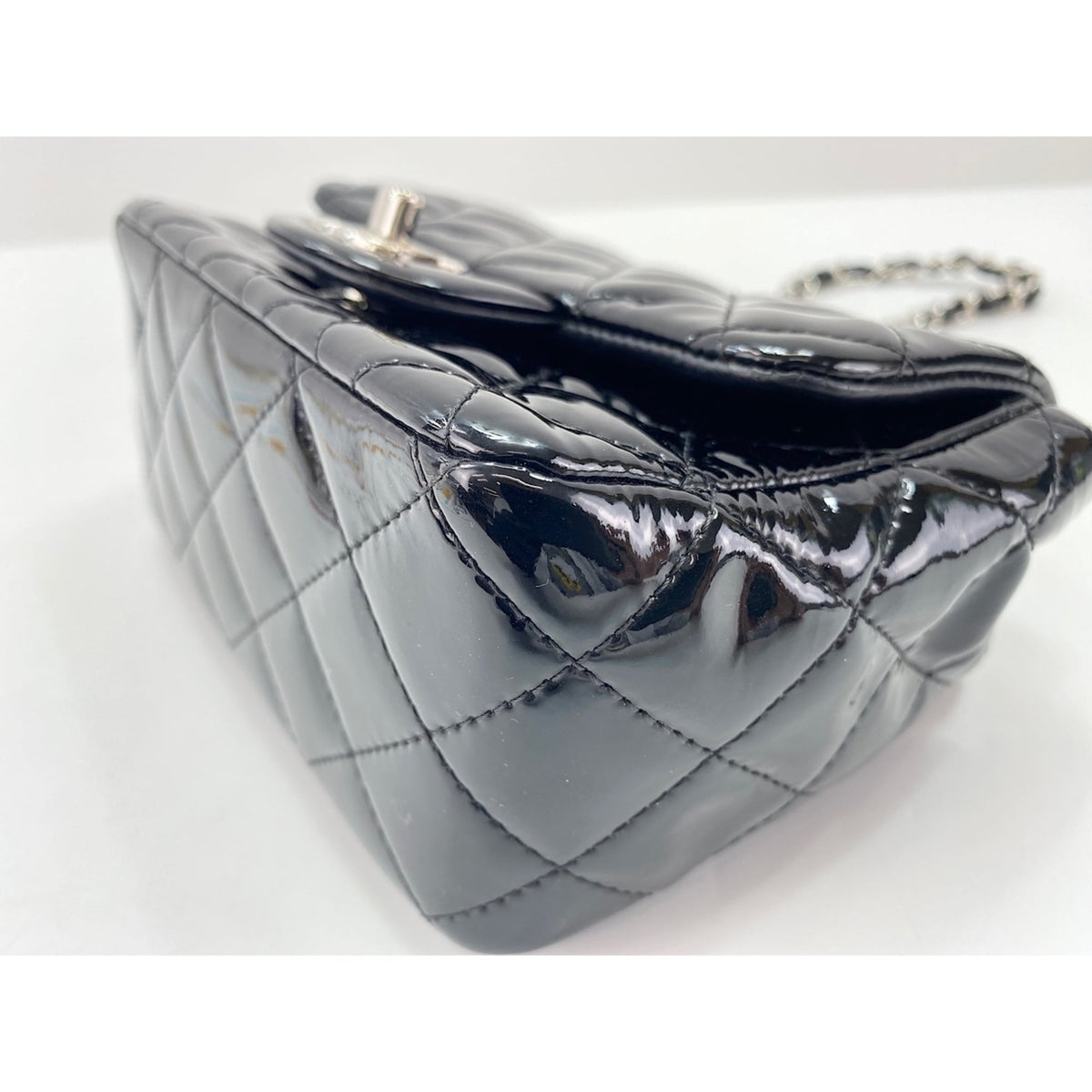 Chanel Black Shoulder Bag (Pre-Owned)