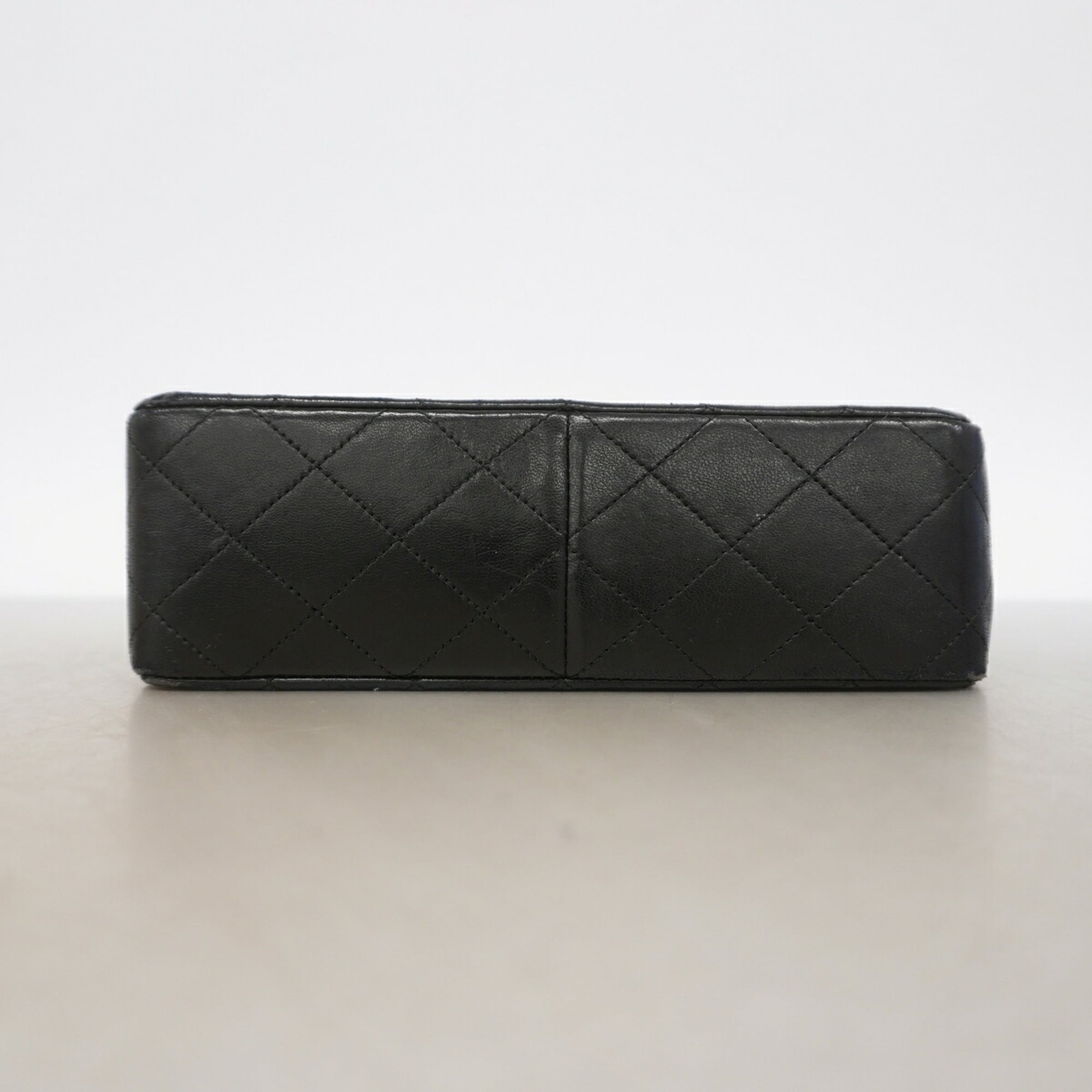 Chanel Black Leather Shoulder Bag (Pre-Owned)
