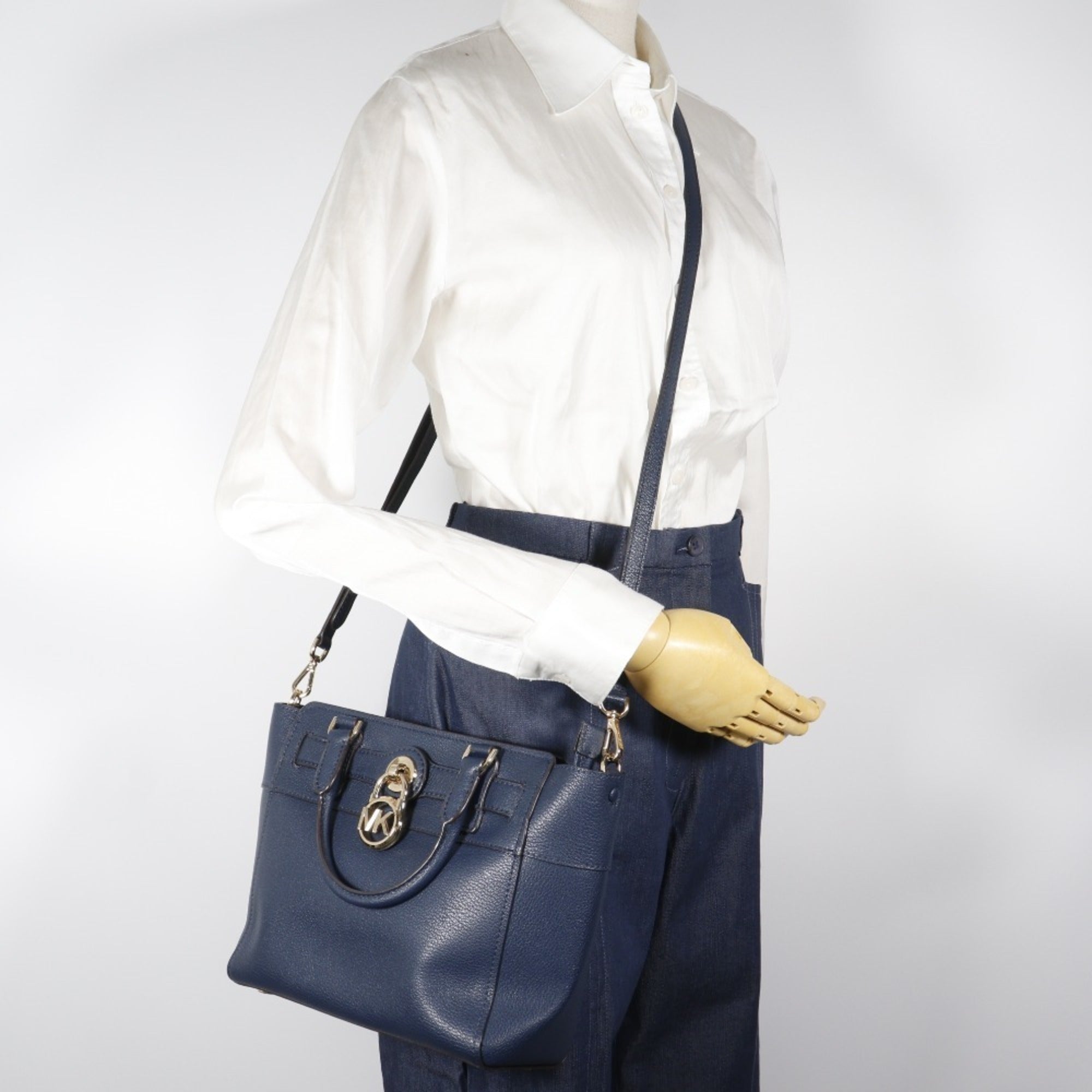 Michael Kors Navy Leather Handbag (Pre-Owned)