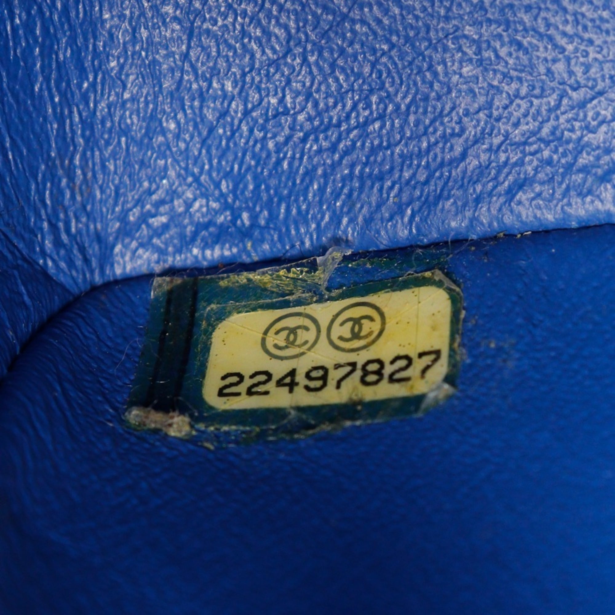 Chanel Blue Leather Shoulder Bag (Pre-Owned)