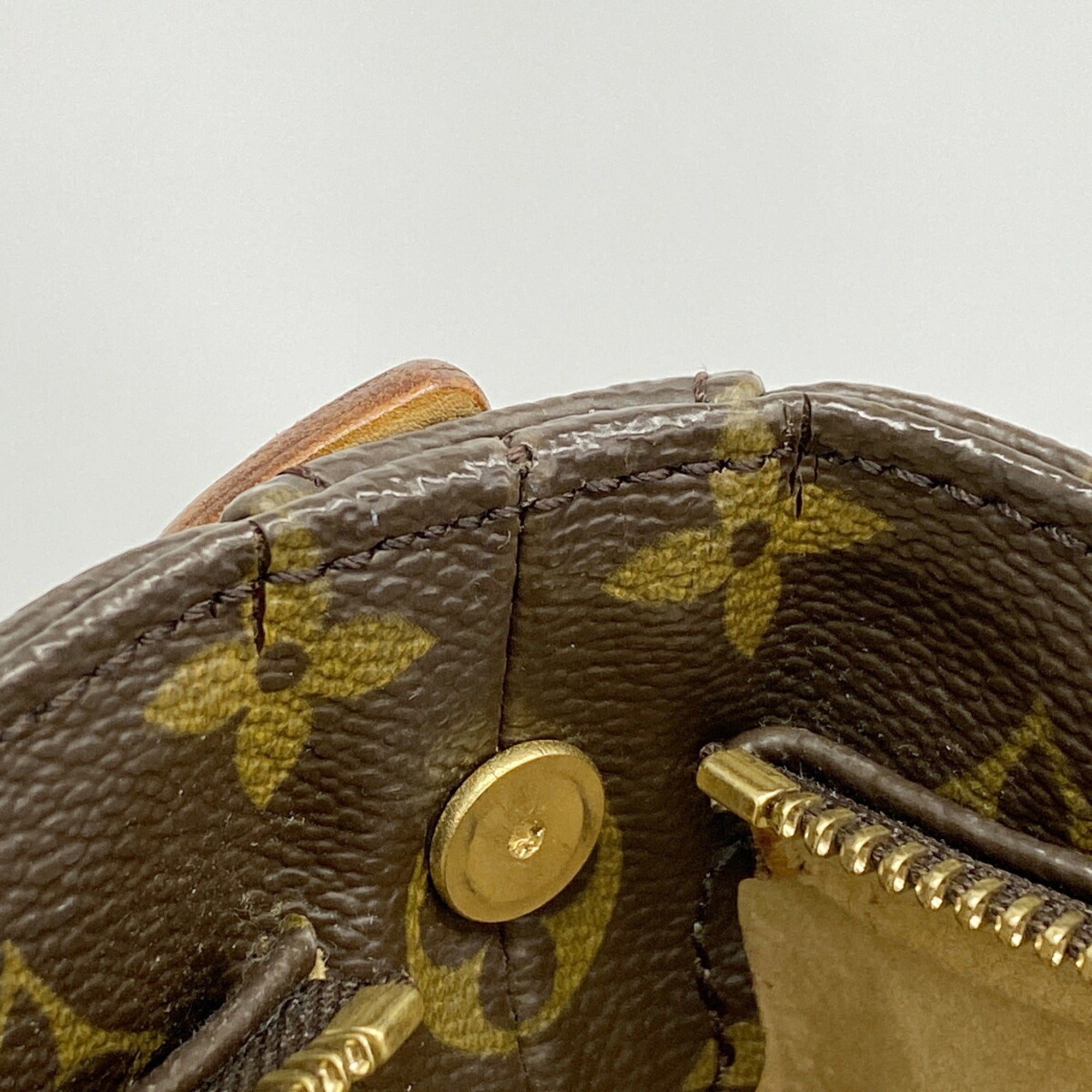 Louis Vuitton Brown Shoulder Bag (Pre-Owned)