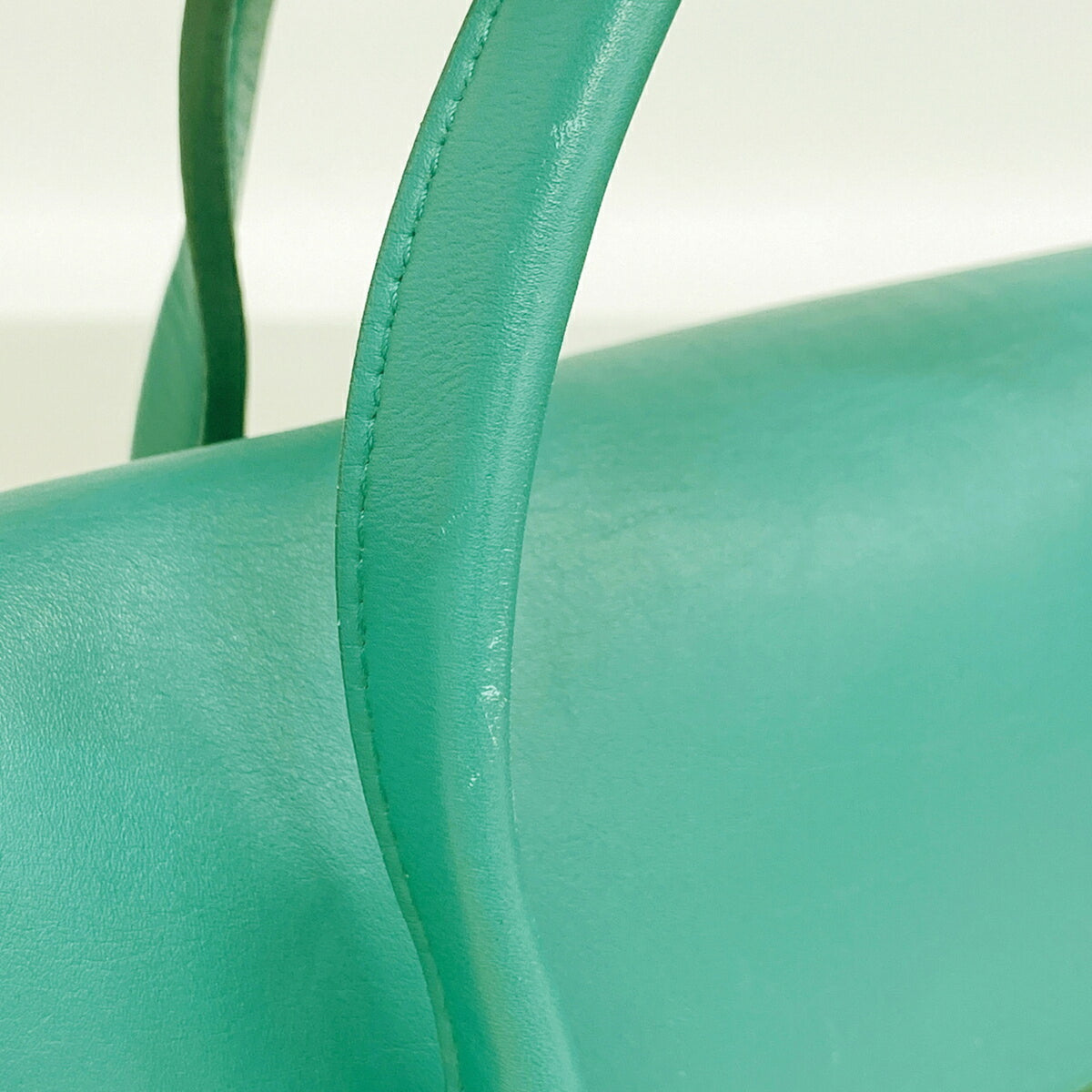 Salvatore Ferragamo Green Leather Handbag (Pre-Owned)