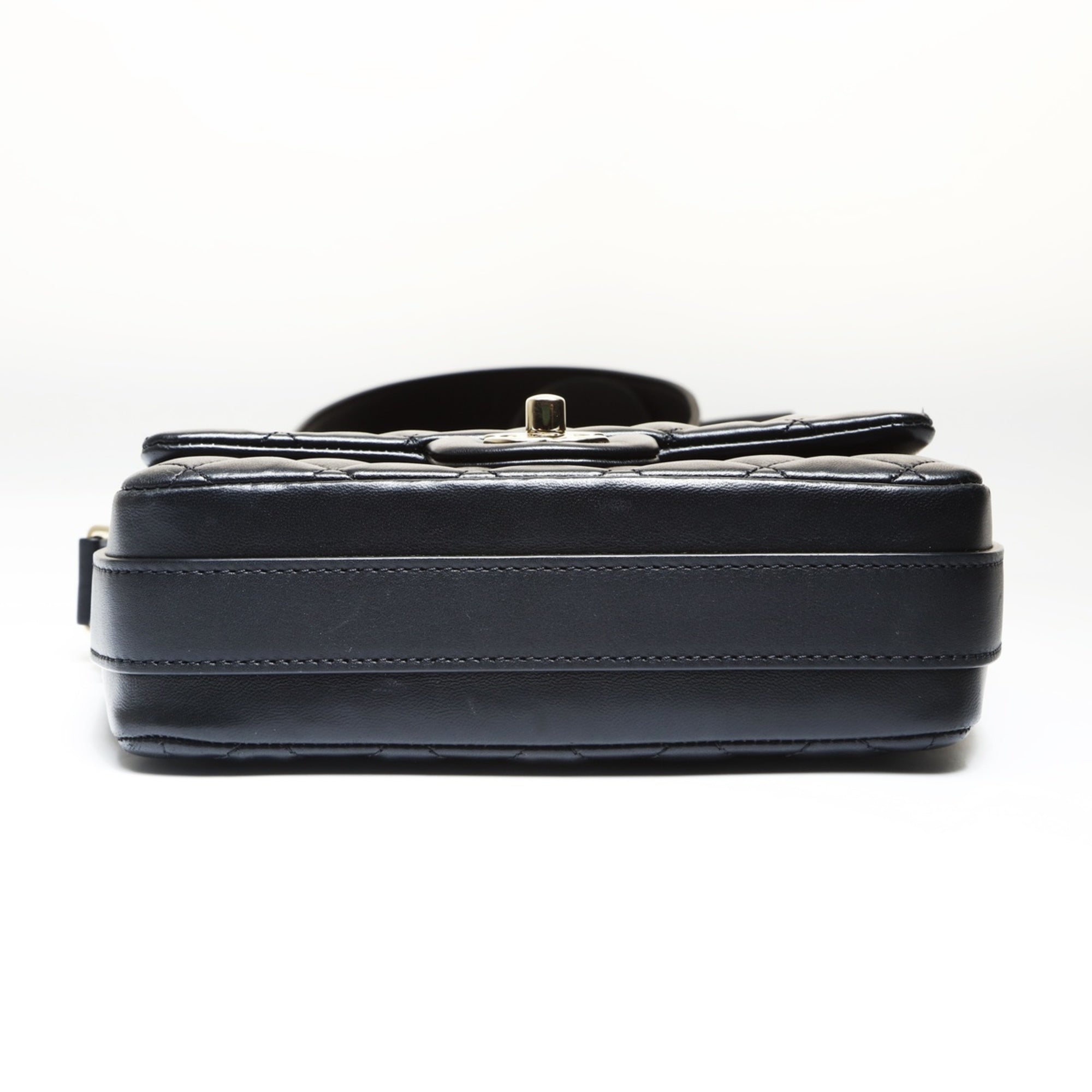 Chanel Matelasse Black Leather Shoulder Bag (Pre-Owned)