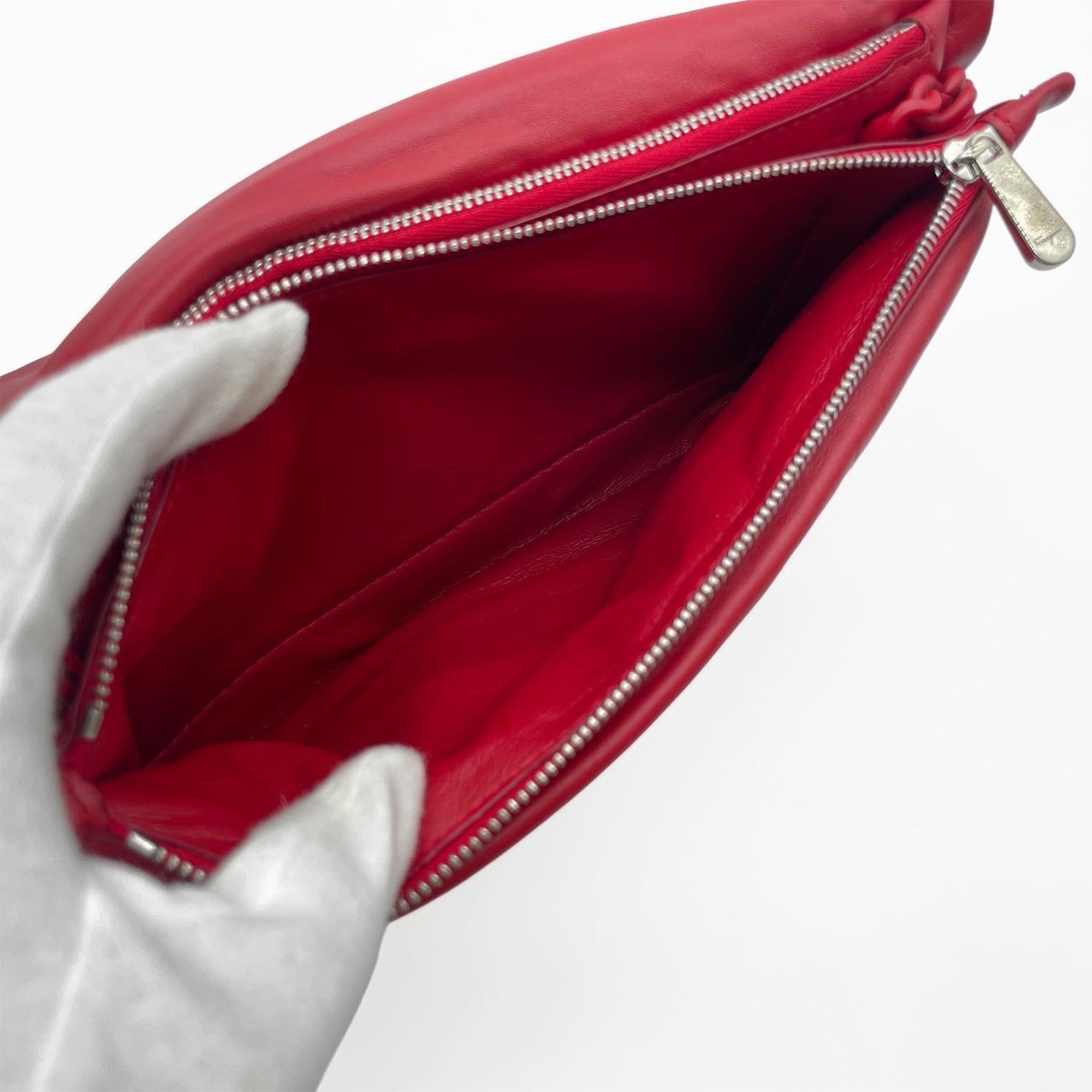 Salvatore Ferragamo Red Color Leather Plastic Metal Shoulder Bag (Pre-Owned)