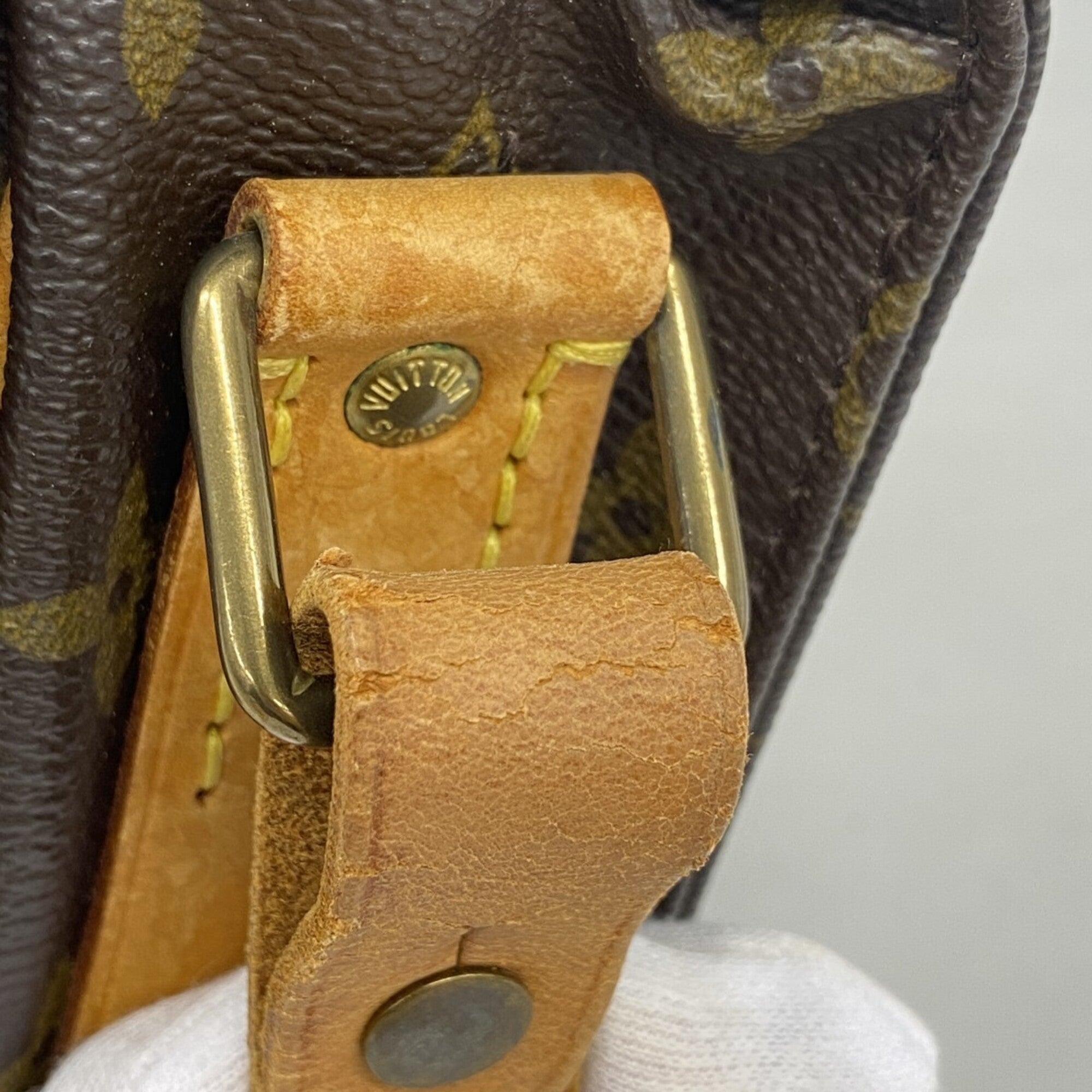 Louis Vuitton Brown Shoulder Bag (Pre-Owned)