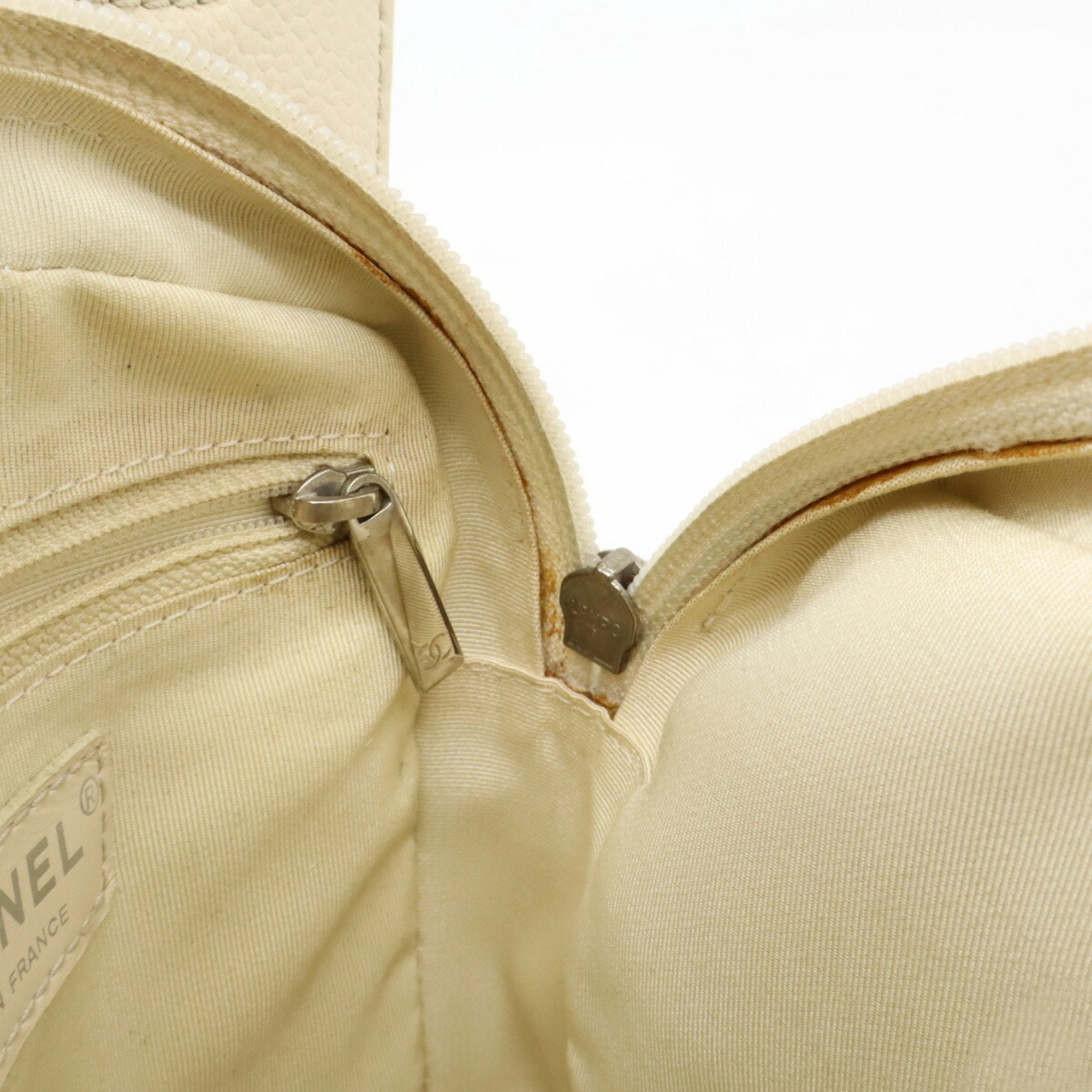 Chanel Light Beige Caviar Leather Pochette Shoulder Bag (Pre-Owned)