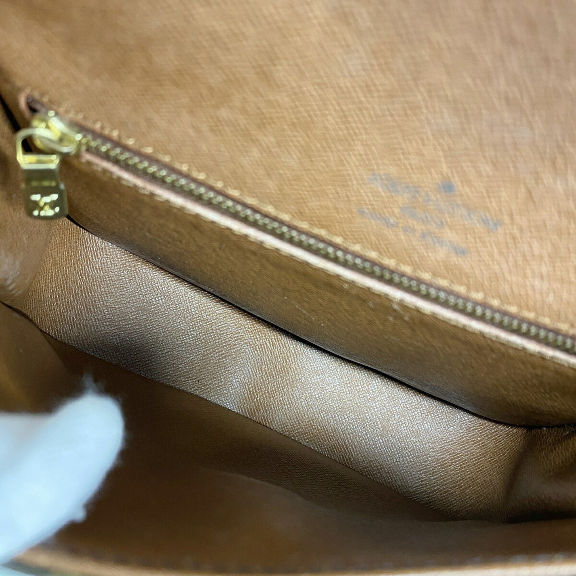 Louis Vuitton Brown Shoulder Bag (Pre-Owned)