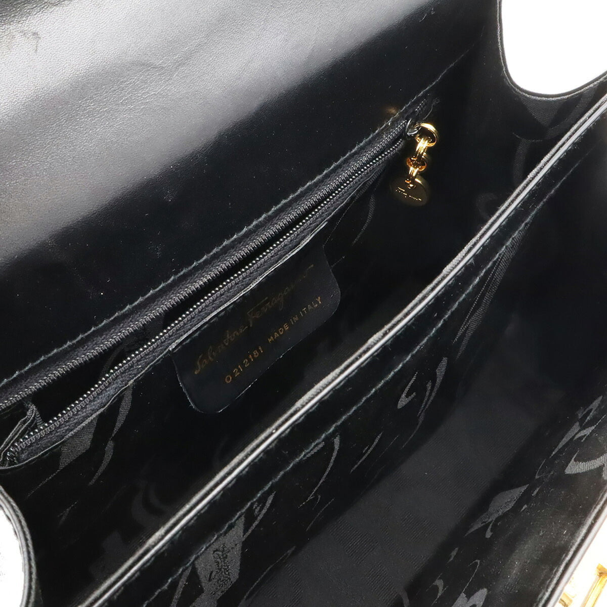 Salvatore Ferragamo Black Leather Handbag Shoulder Bag (Pre-Owned)