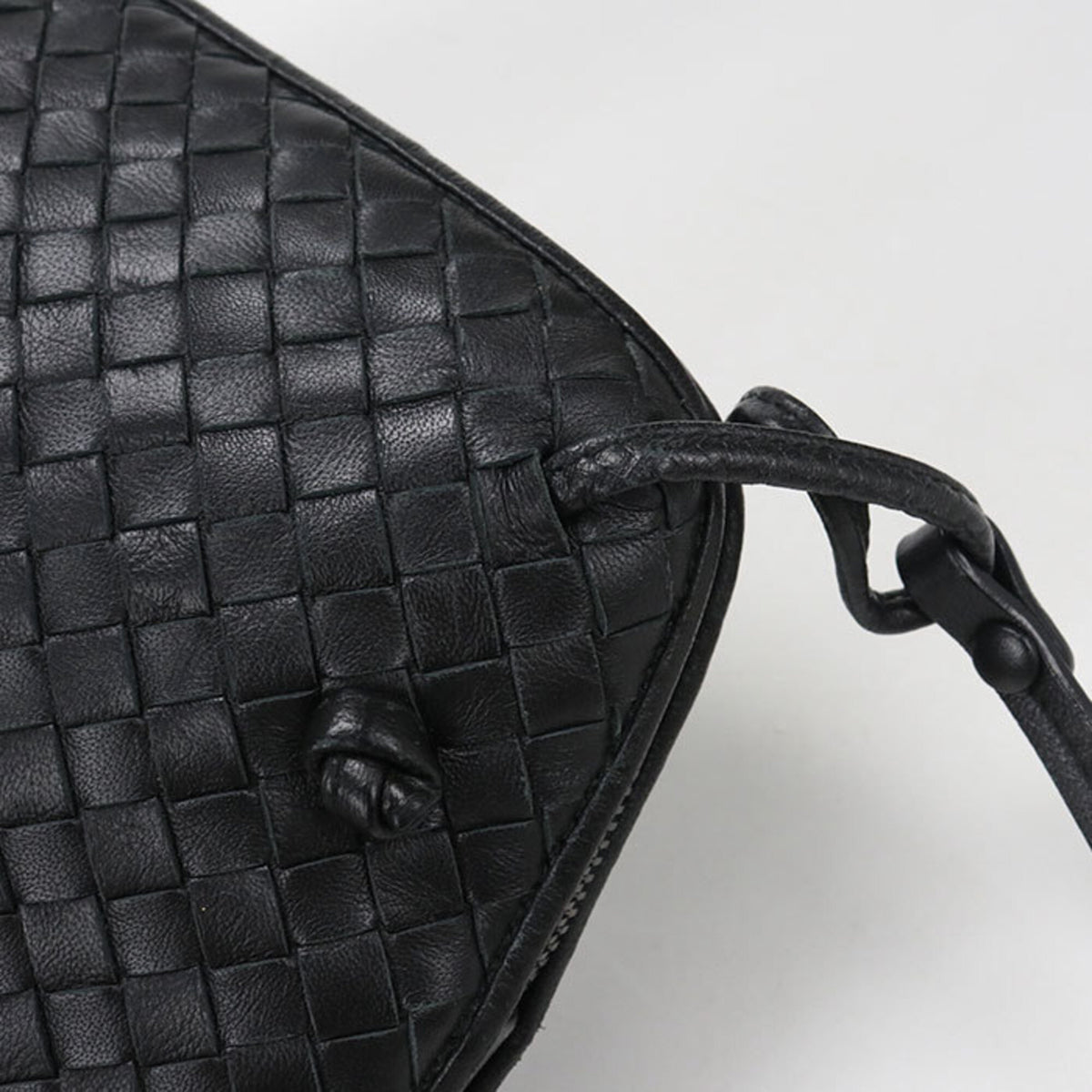 Bottega Veneta Black Leather Shoulder Bag (Pre-Owned)