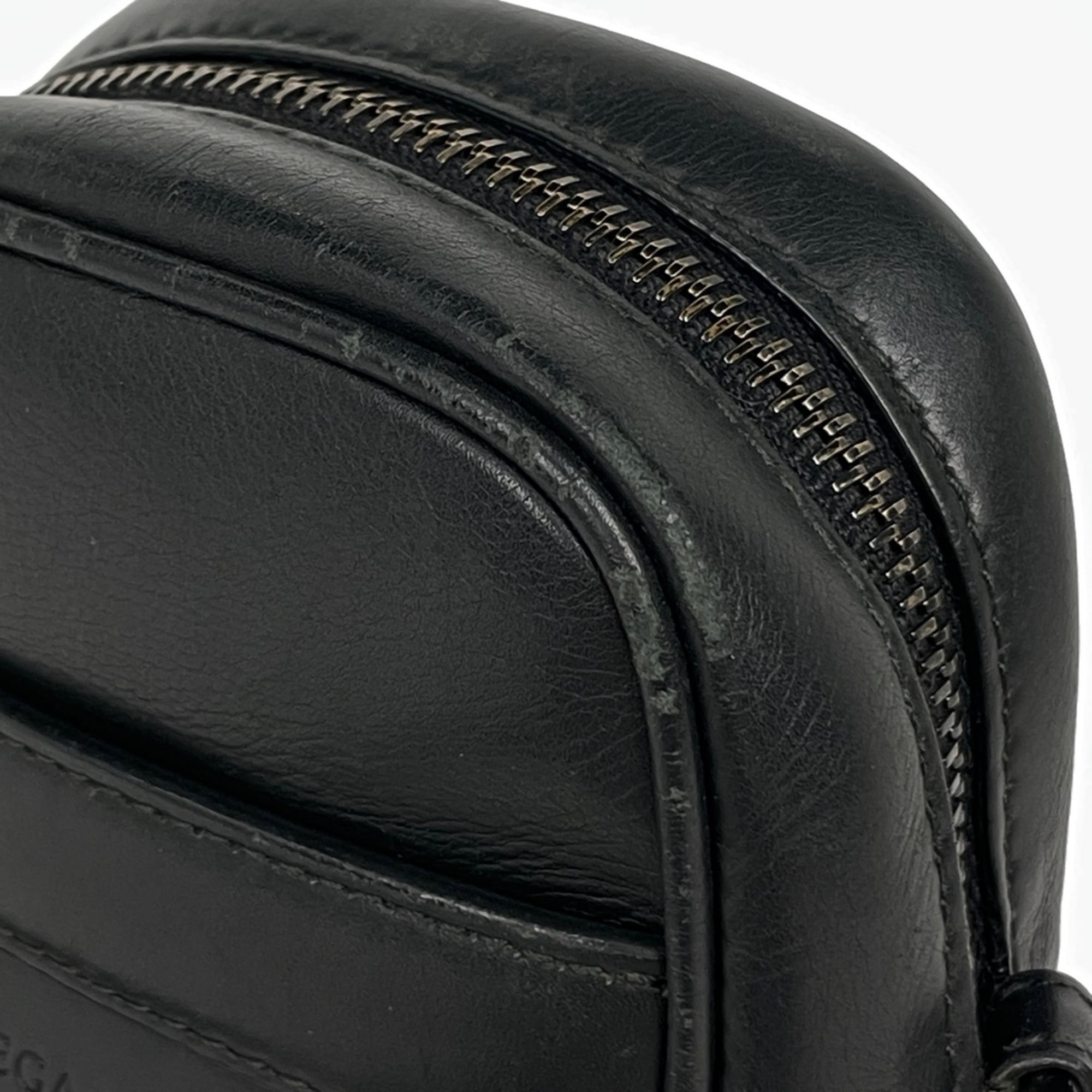 Bottega Veneta Black Leather Pouch Shoulder Bag (Pre-Owned)