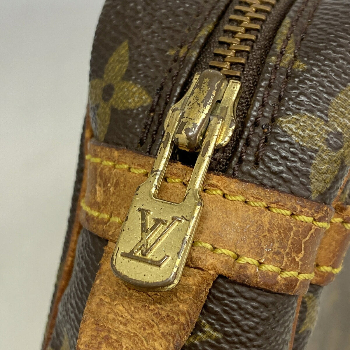 Louis Vuitton Brown Clutch Bag (Pre-Owned)