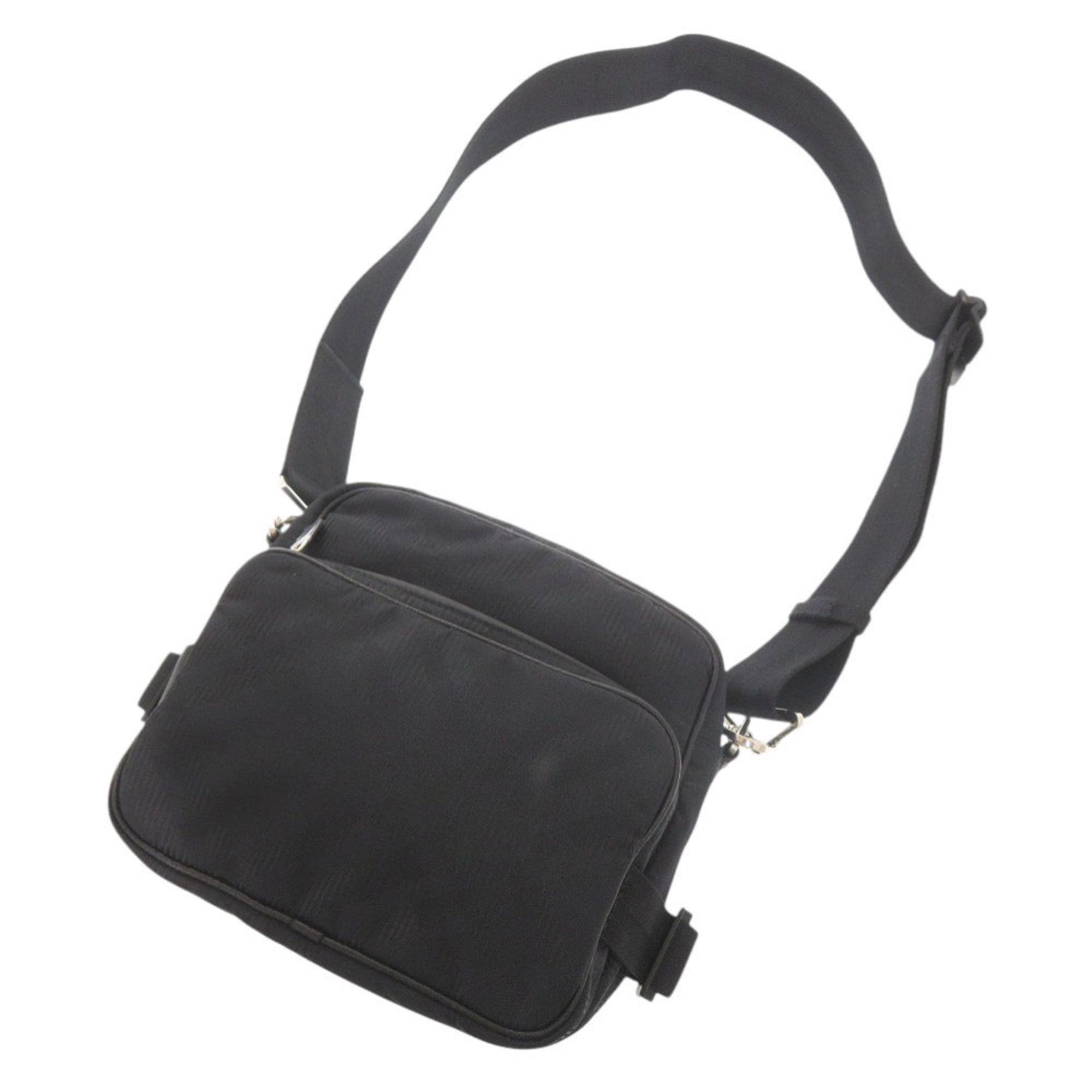 Burberry Black Nylon Polyester Shoulder Bag (Pre-Owned)