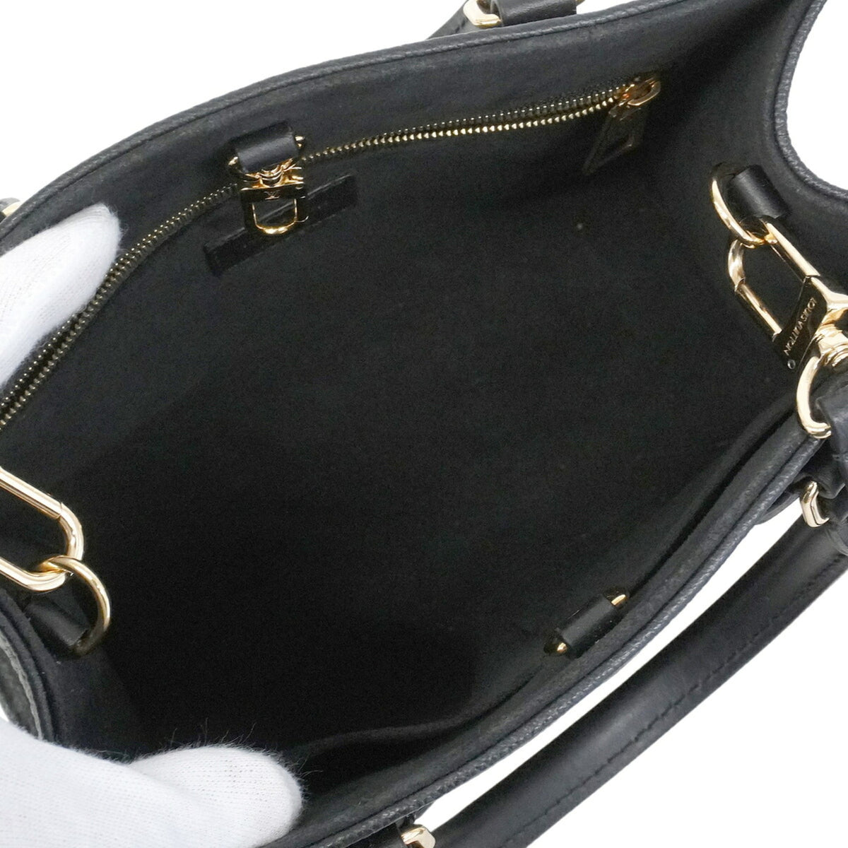 Louis Vuitton Noir Handbag (Pre-Owned)