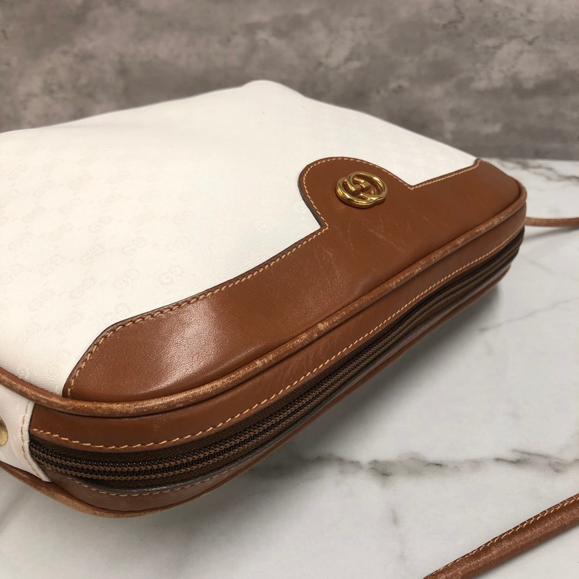 Gucci Microguccissima White Micro Gg Leather Shoulder Bag (Pre-Owned)