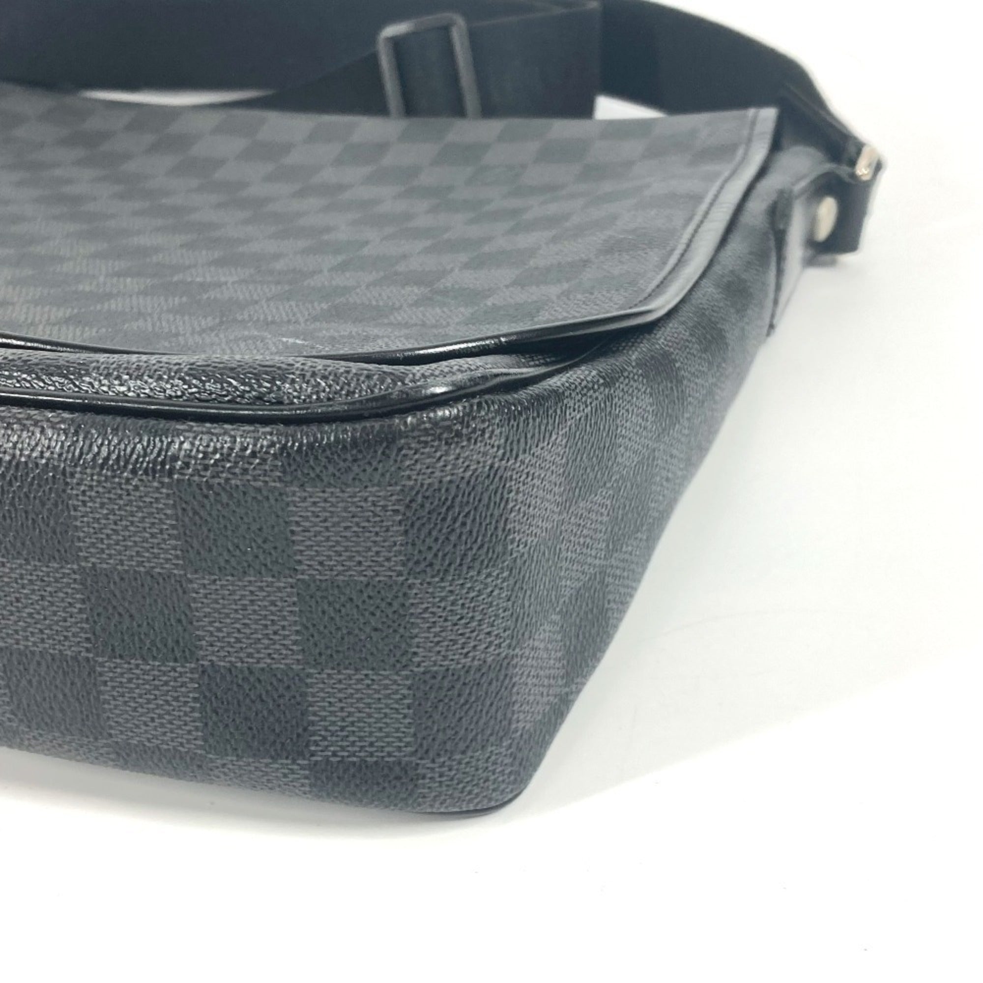 Louis Vuitton Damier Graphite Black Damier Graphite Messenger Bag Shoulder Bag (Pre-Owned)