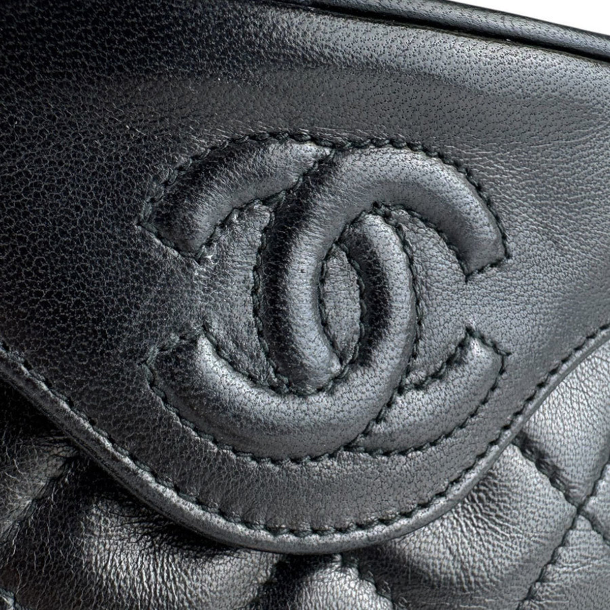 Chanel Black Leather Shoulder Bag (Pre-Owned)
