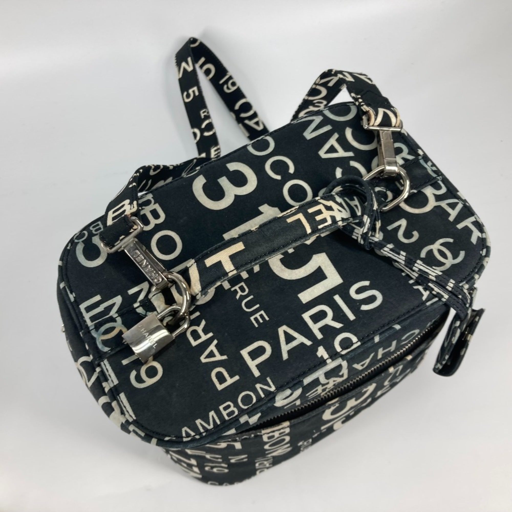 Chanel Black Cloth Handbag (Pre-Owned)