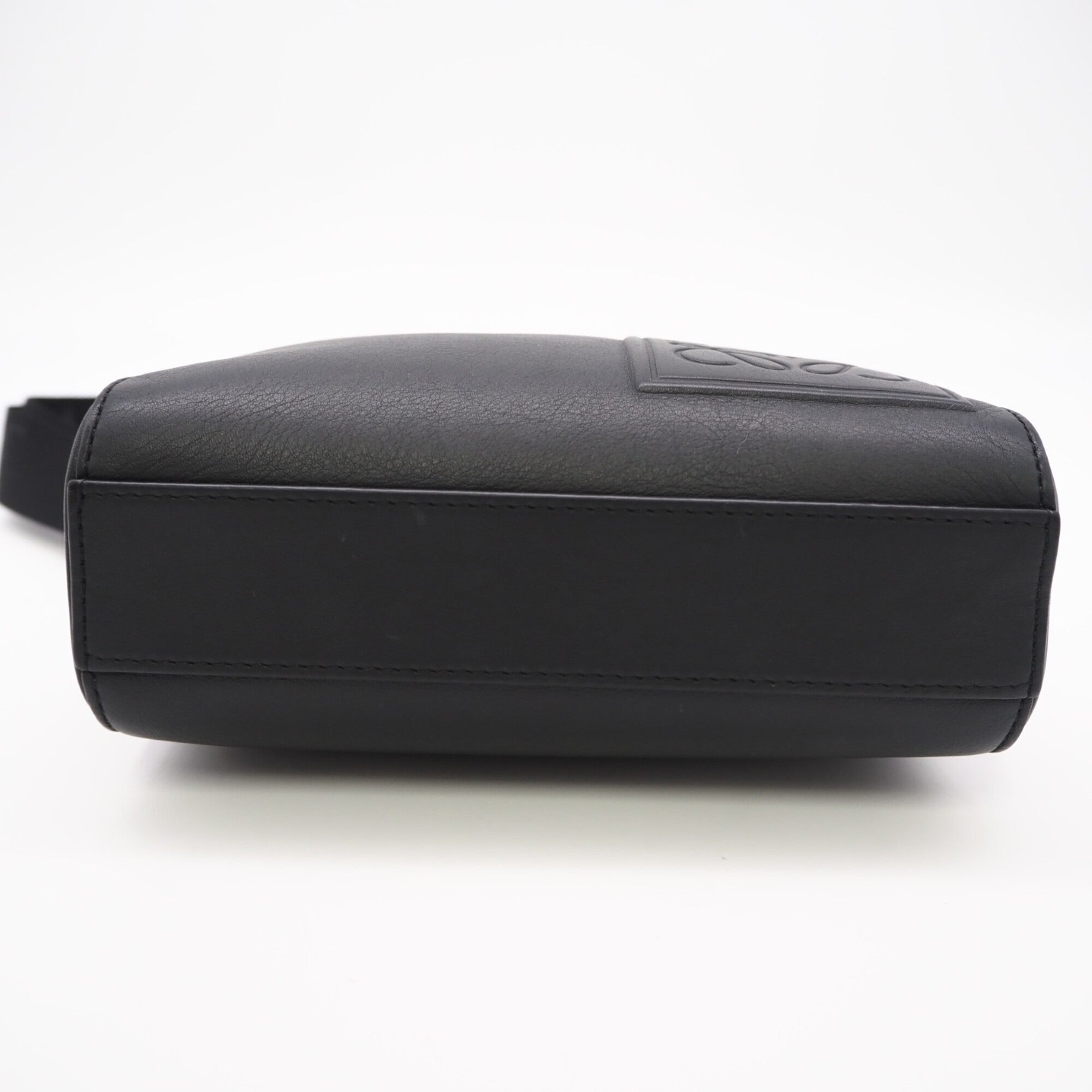 Loewe Black Leather Shoulder Bag (Pre-Owned)