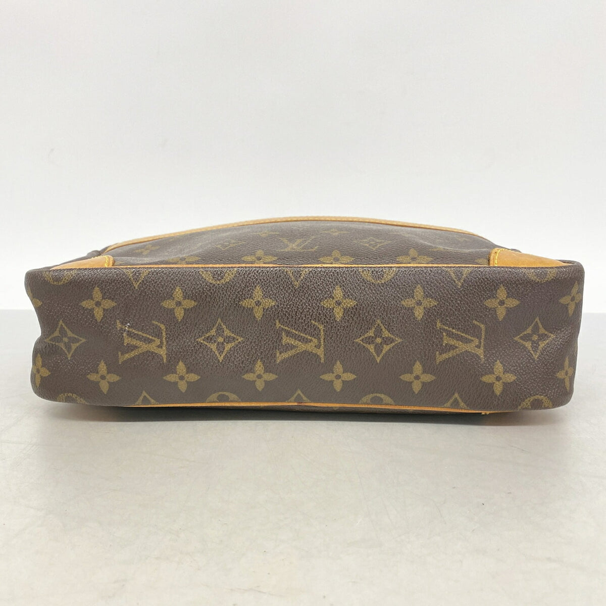 Louis Vuitton Brown Shoulder Bag (Pre-Owned)