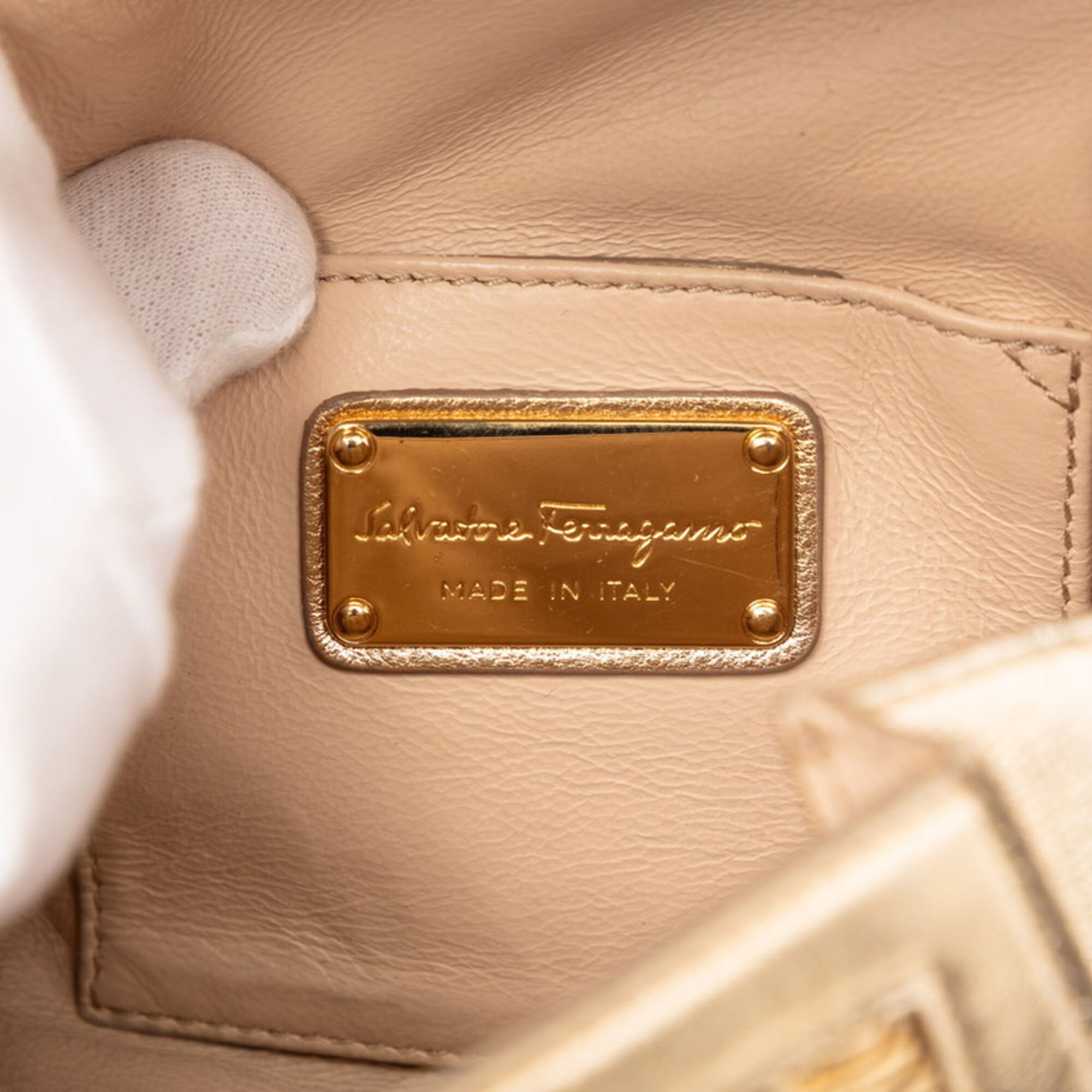Salvatore Ferragamo Gold Leather Handbag Shoulder Bag (Pre-Owned)