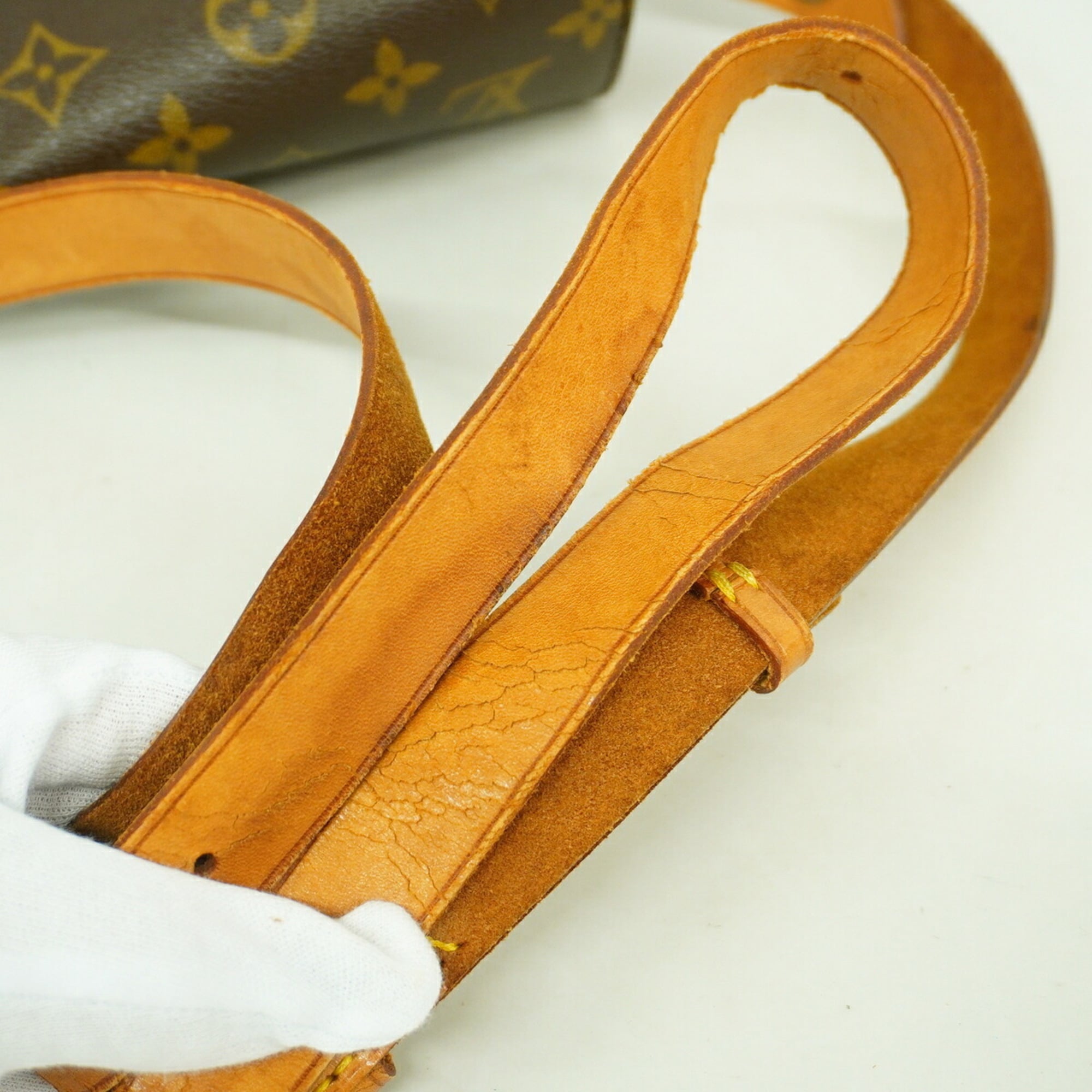 Louis Vuitton Brown Shoulder Bag (Pre-Owned)