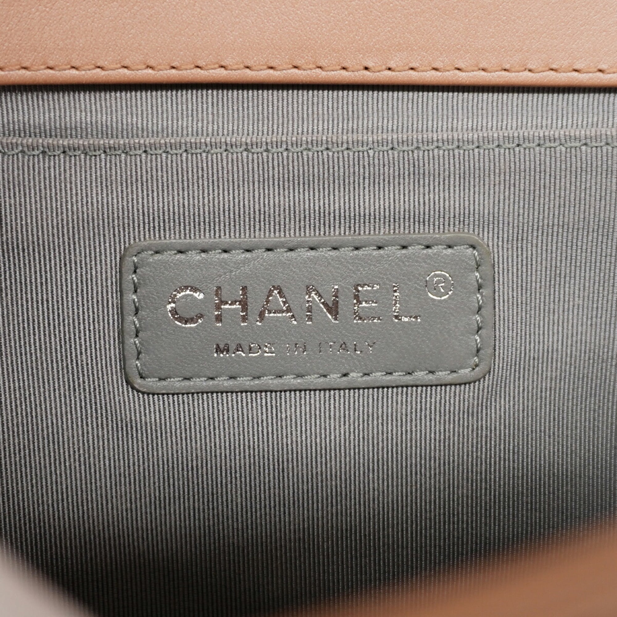 Chanel Pink Leather Shoulder Bag (Pre-Owned)