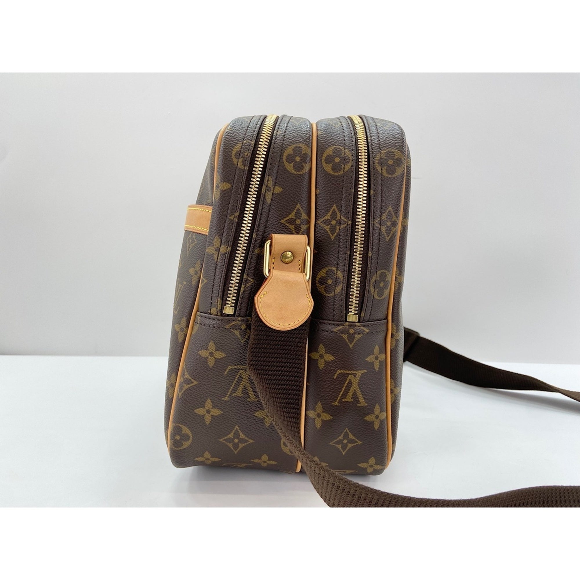 Louis Vuitton Brown Shoulder Bag (Pre-Owned)