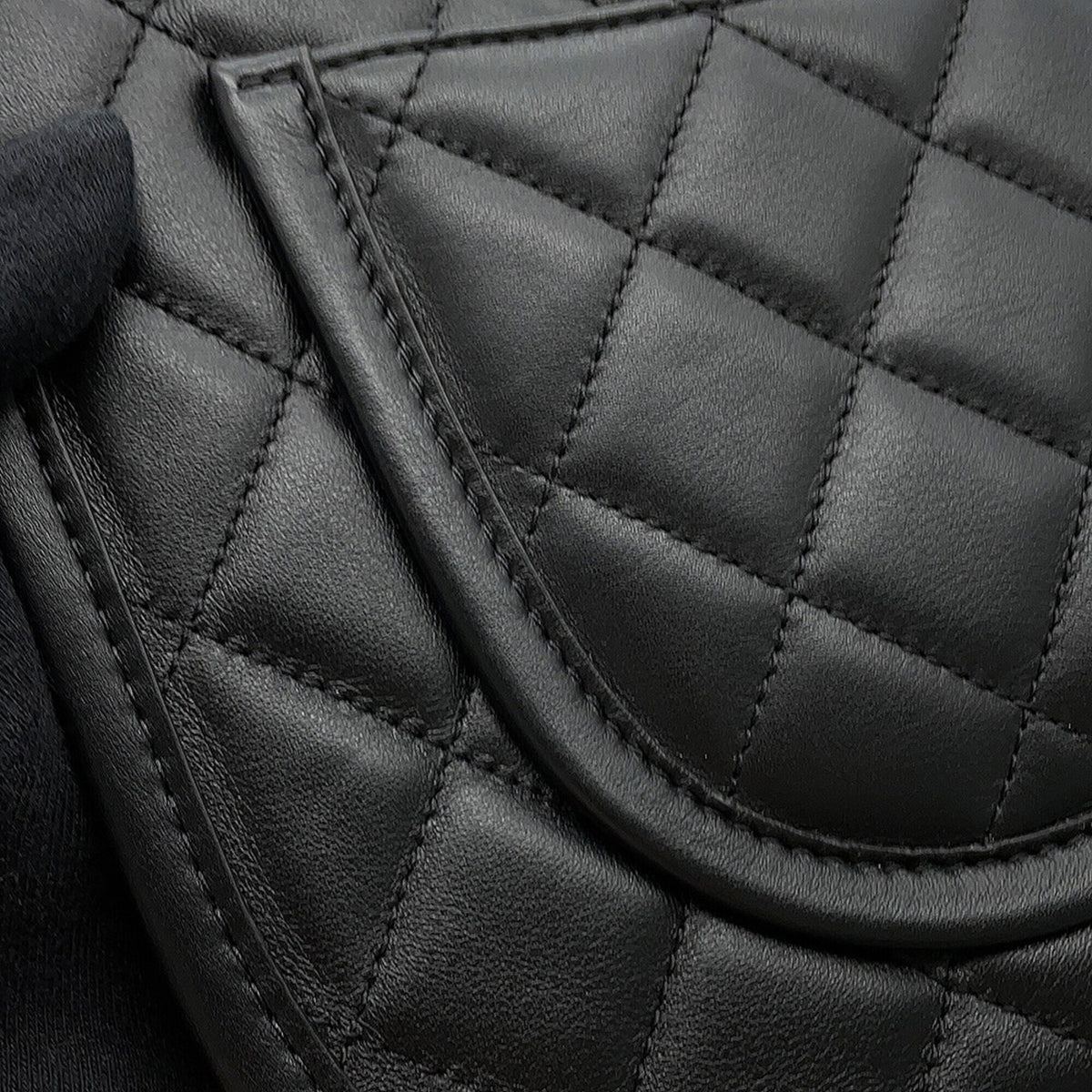 Chanel Matelasse Black Leather Handbag Shoulder Bag (Pre-Owned)