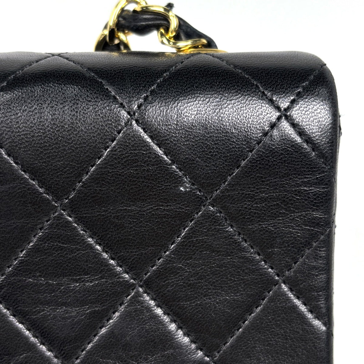 Chanel Black Leather Shoulder Bag (Pre-Owned)