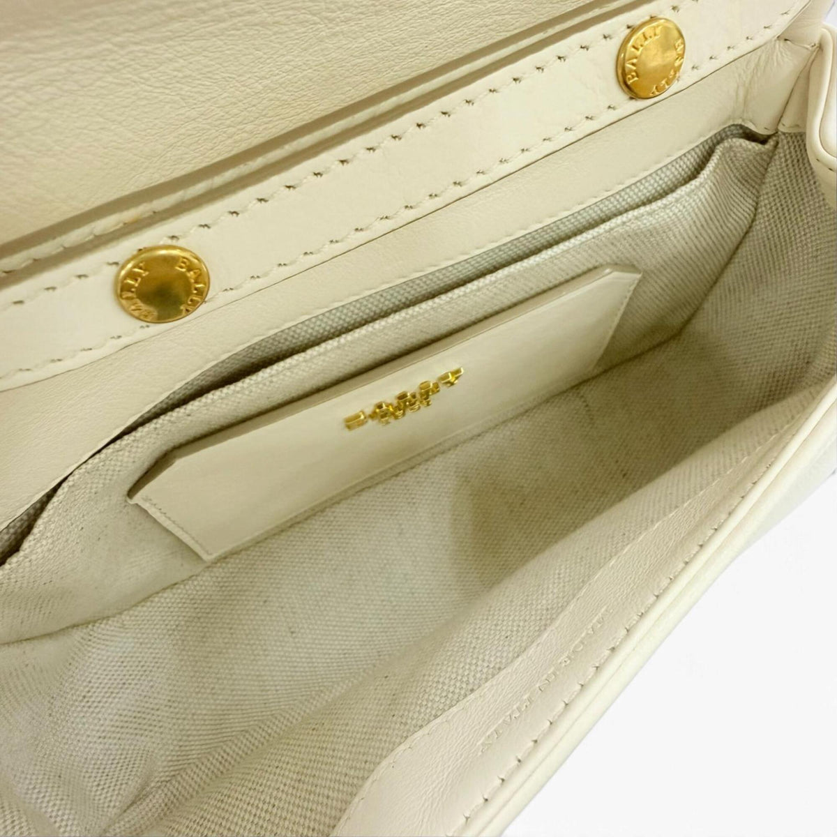 Bally Ivory Leather Shoulder Bag (Pre-Owned)
