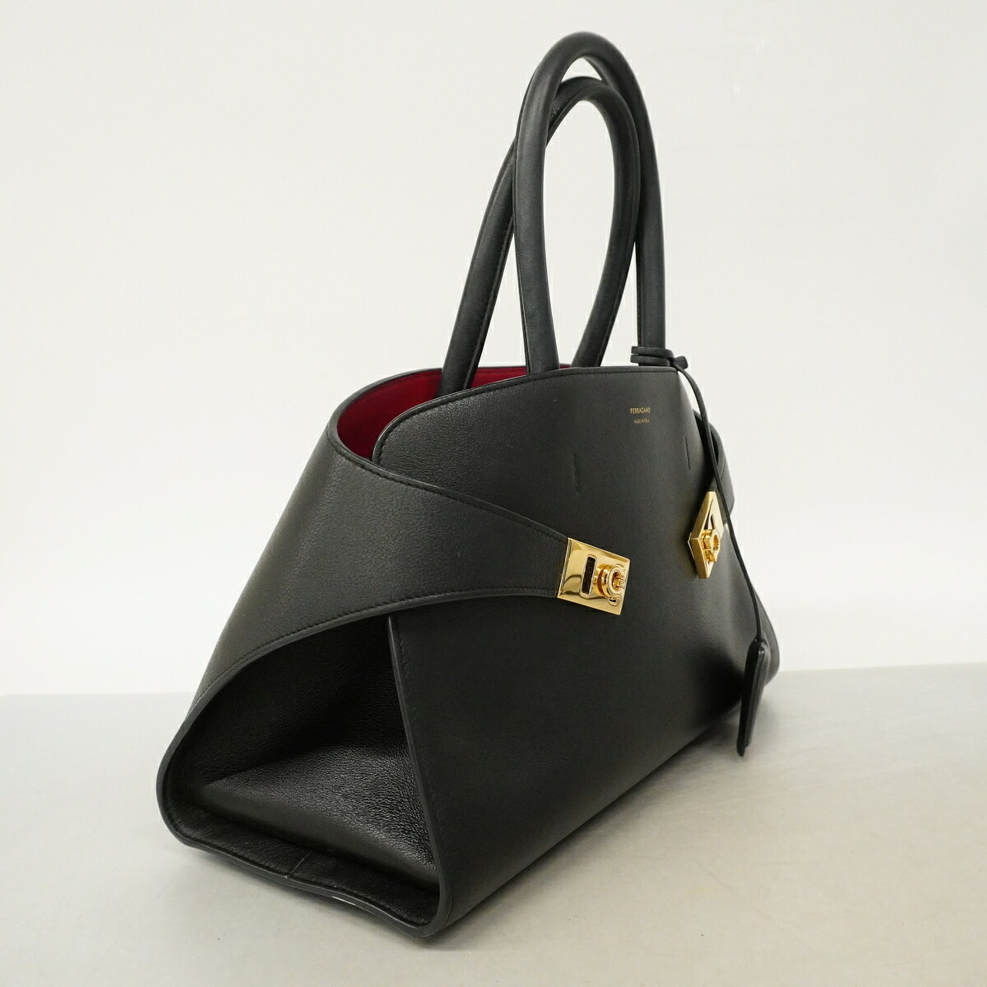 Salvatore Ferragamo Black Leather Handbag (Pre-Owned)
