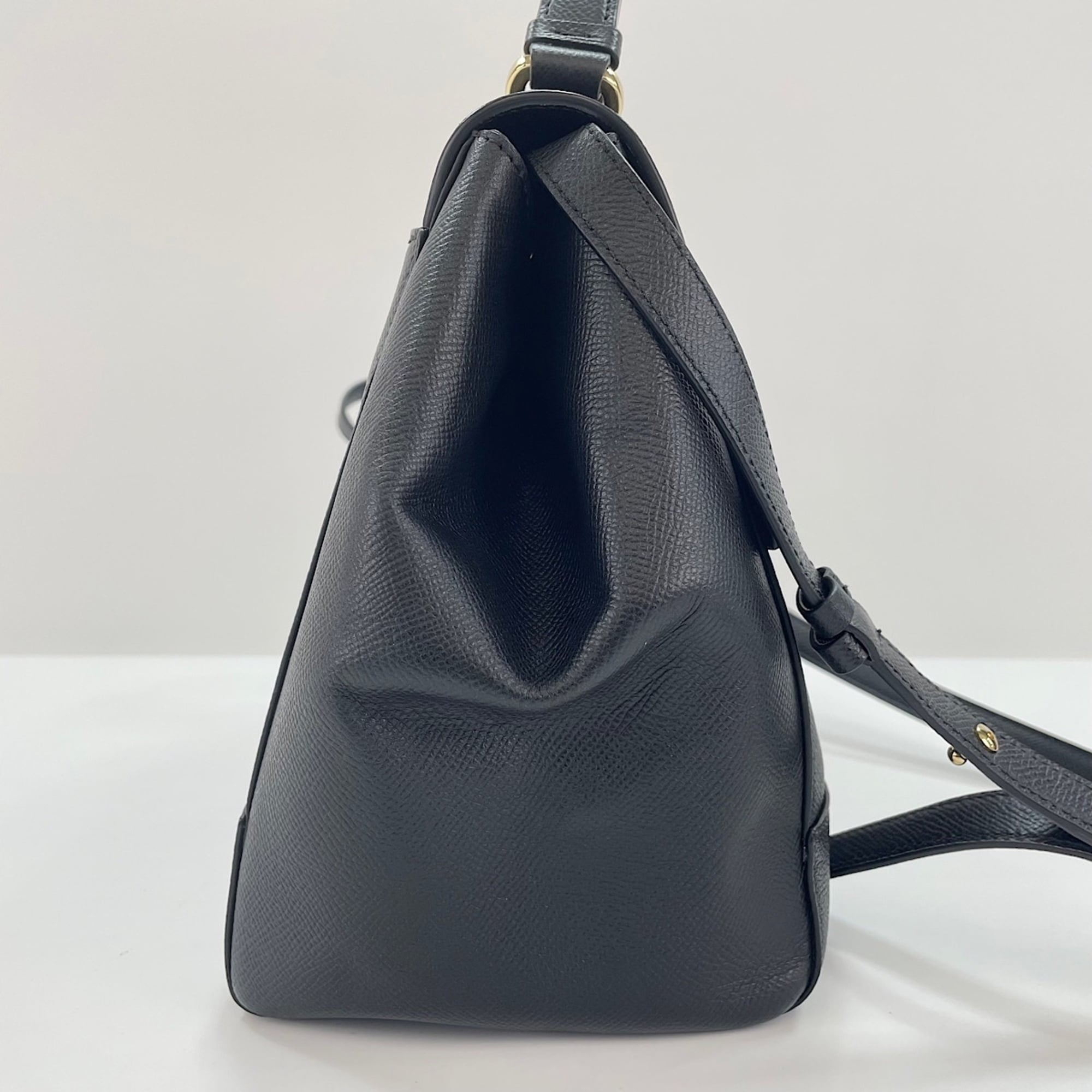 Salvatore Ferragamo Black Handbag (Pre-Owned)