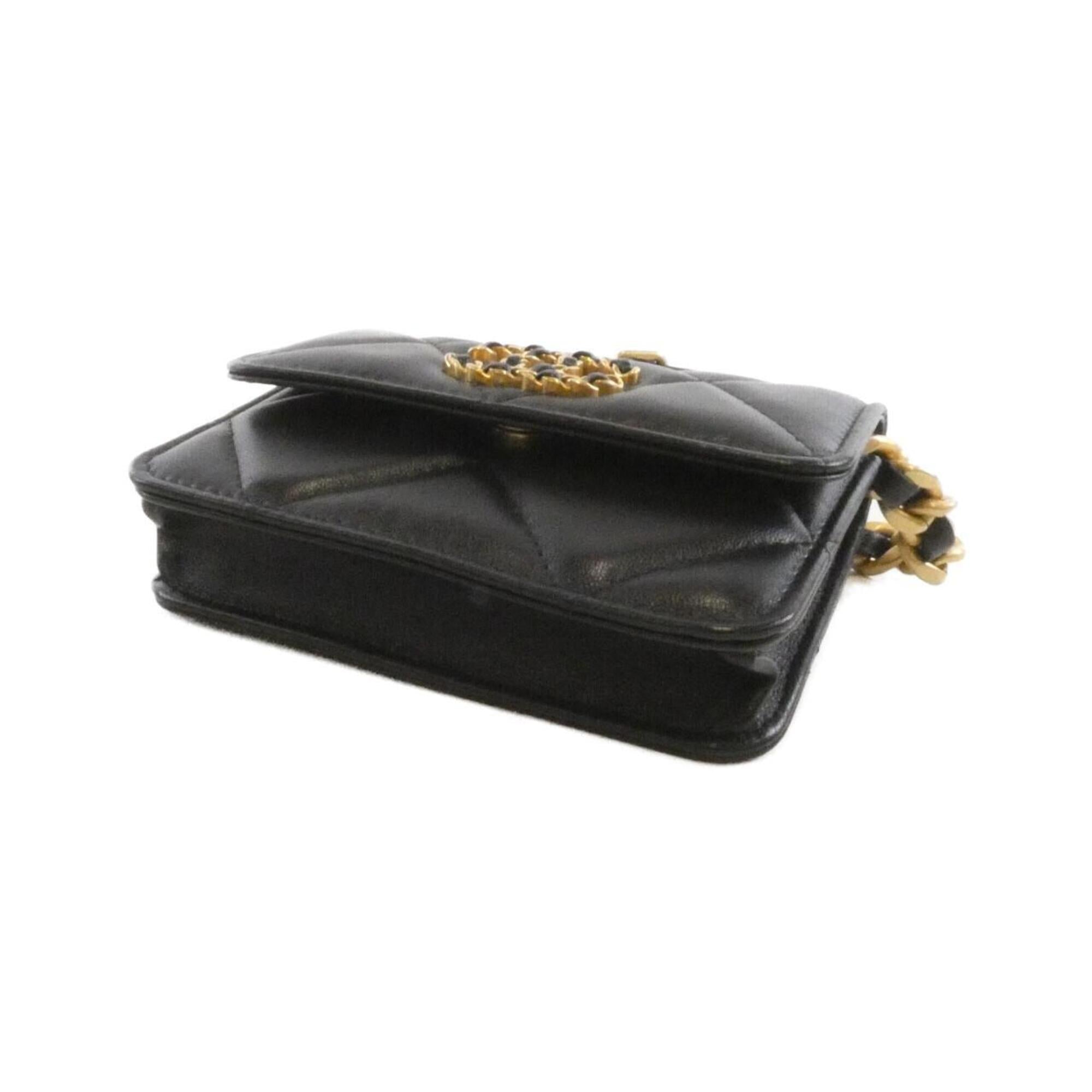 Chanel Black Leather Fanny Pack (Pre-Owned)