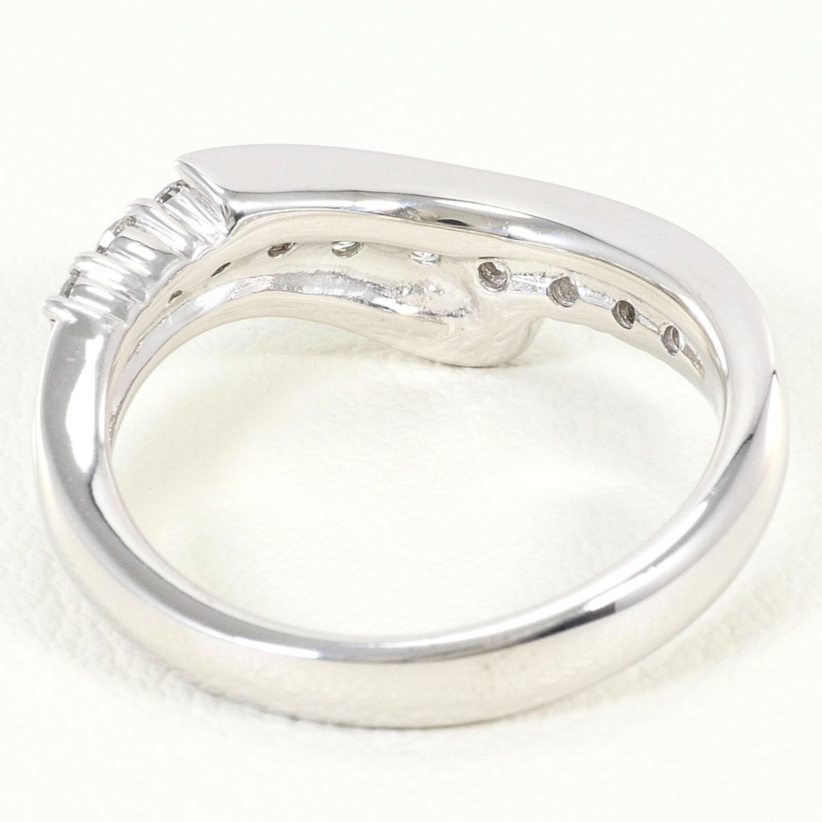 Unbranded White Gold White Gold (18K) Band Ring (Pre-Owned)
