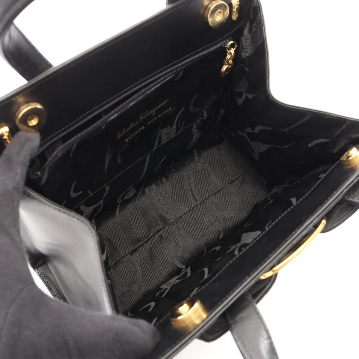 Salvatore Ferragamo Black Leather Handbag (Pre-Owned)