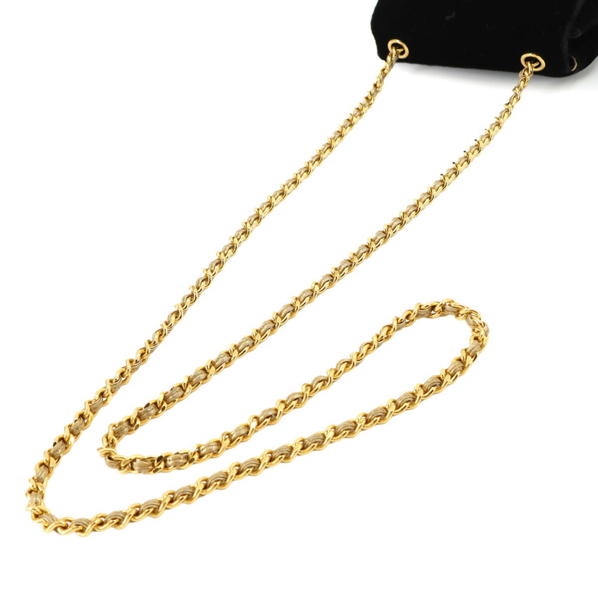 Chanel Black Leather Shoulder Bag (Pre-Owned)