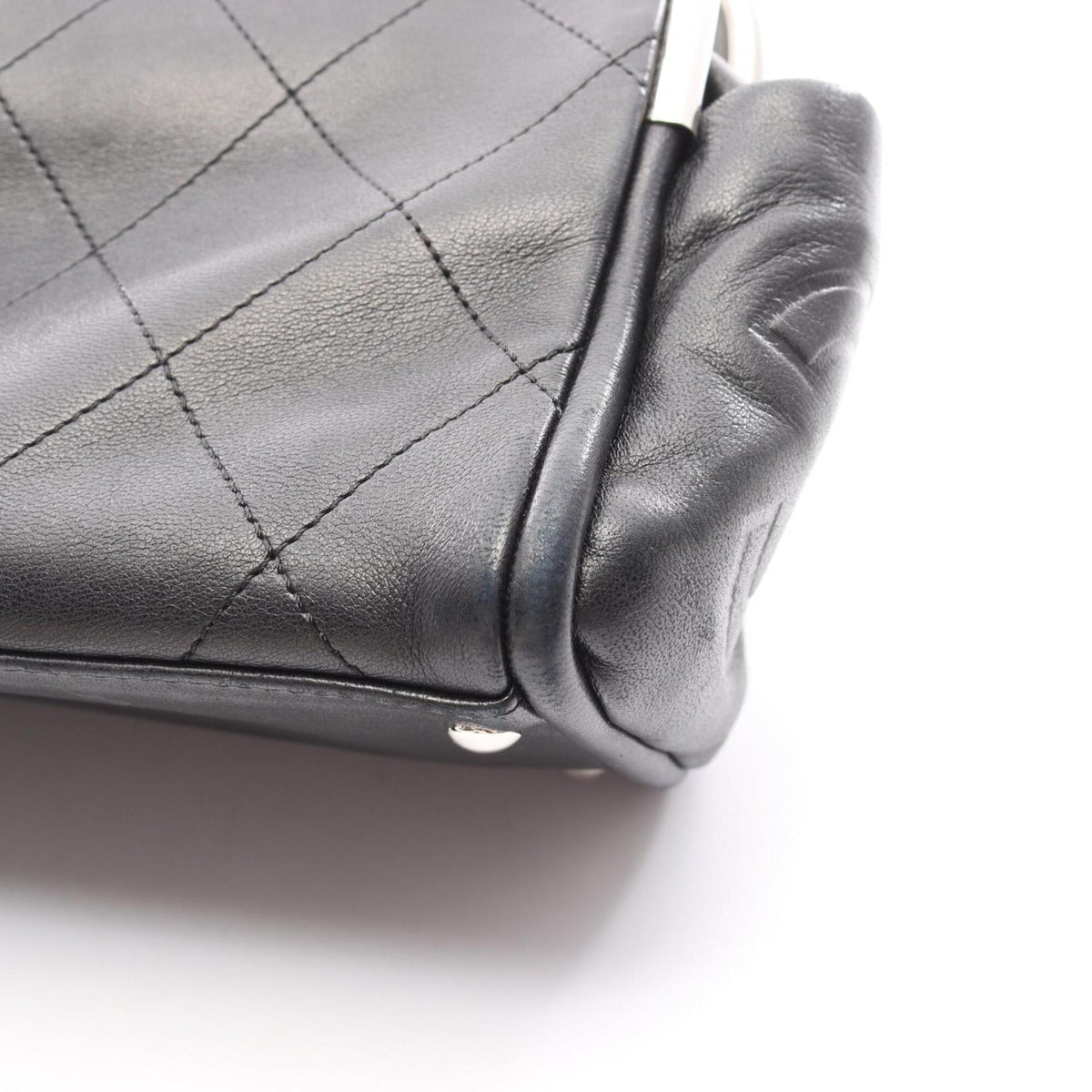 Chanel Black Leather Handbag (Pre-Owned)