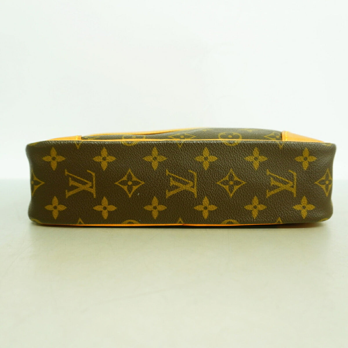 Louis Vuitton Brown Shoulder Bag (Pre-Owned)