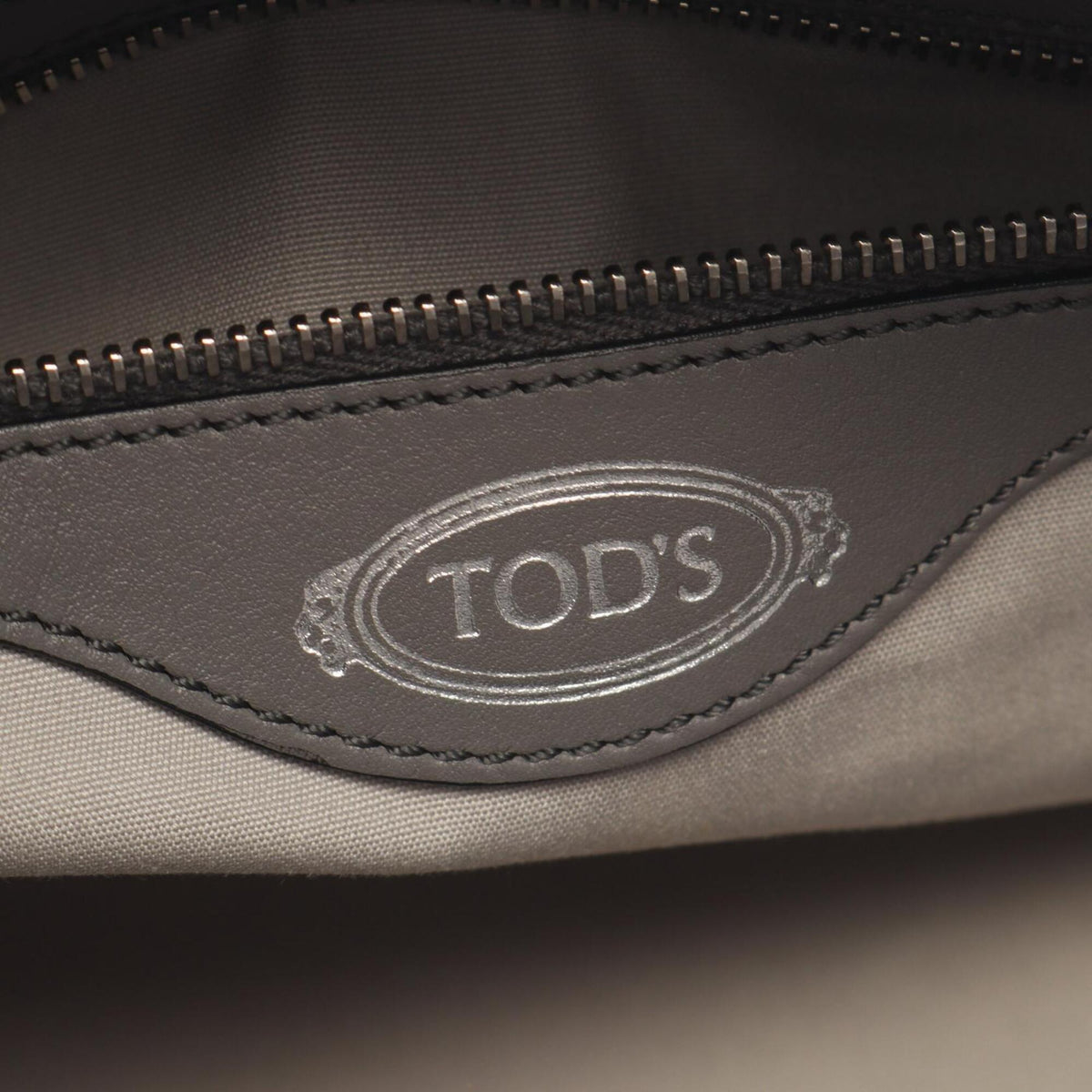 Tod's Gray Leather Handbag (Pre-Owned)