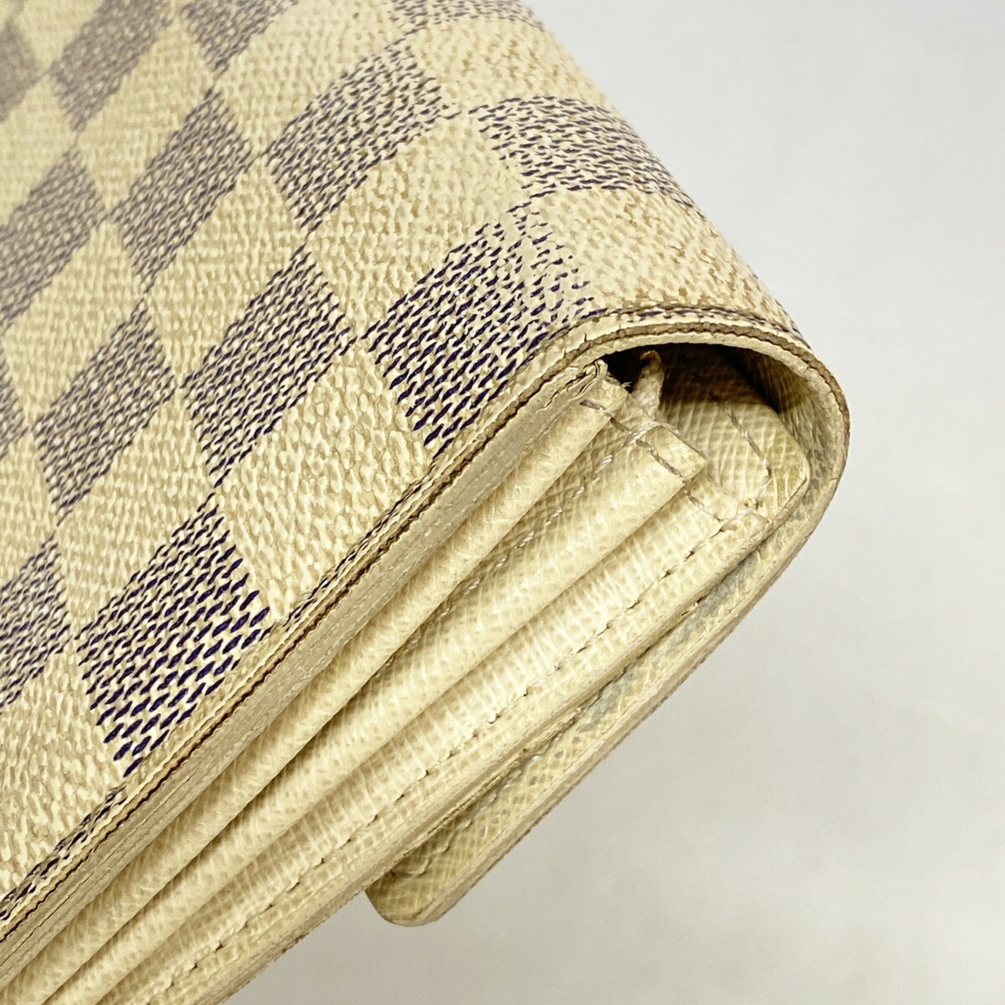 Louis Vuitton White Long Wallet (Bi-Fold) (Pre-Owned)