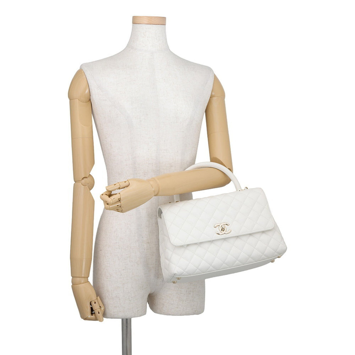 Chanel Matelasse White Grained Calfskin Handbag (Pre-Owned)