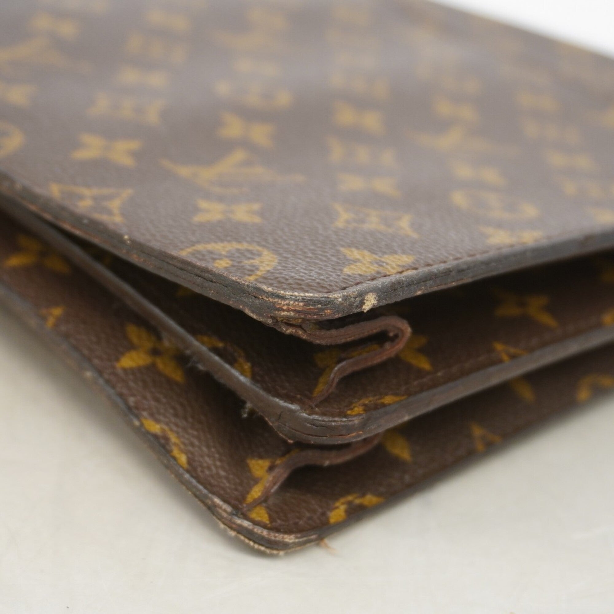 Louis Vuitton Brown Briefcase (Pre-Owned)
