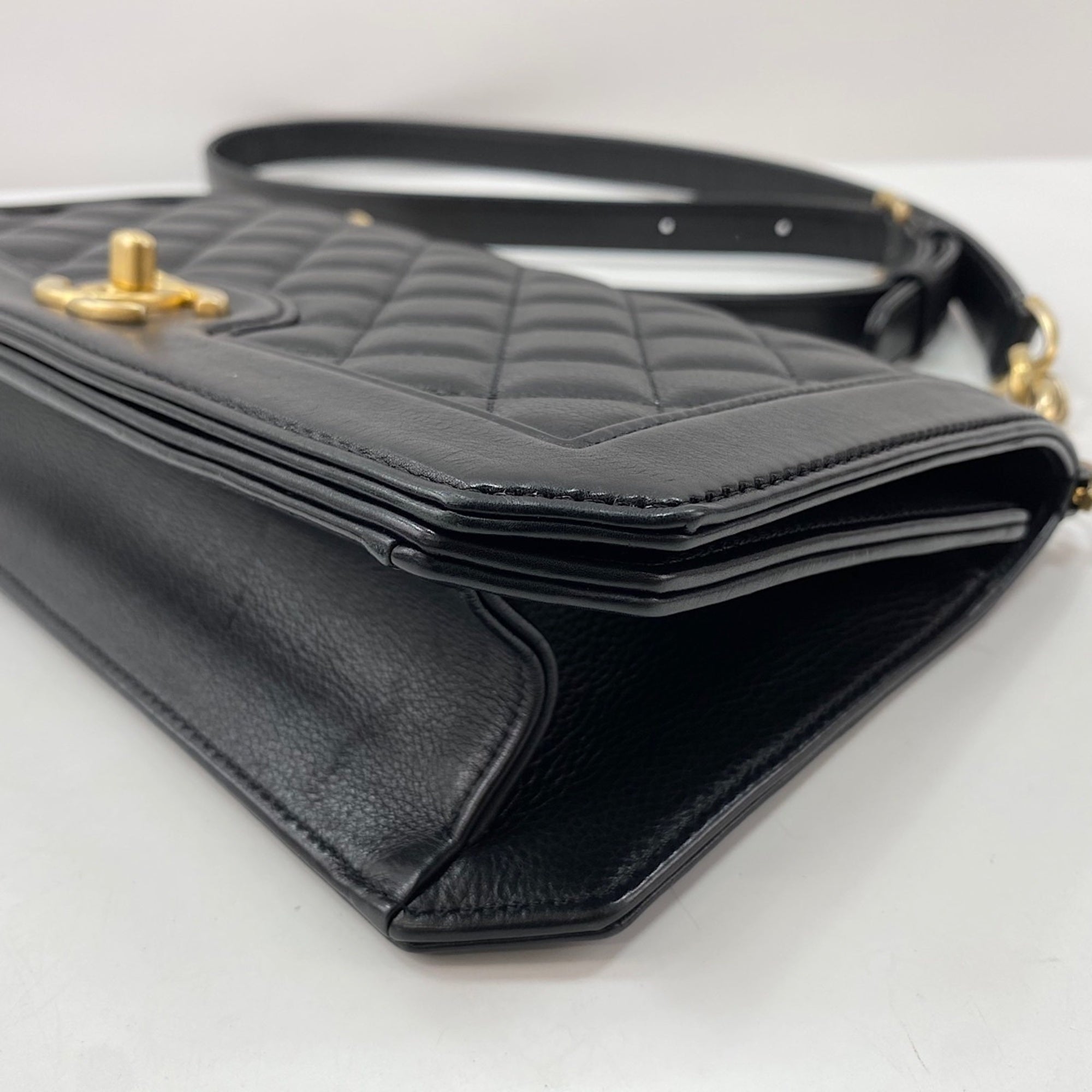Chanel Matelasse Black Shoulder Bag (Pre-Owned)