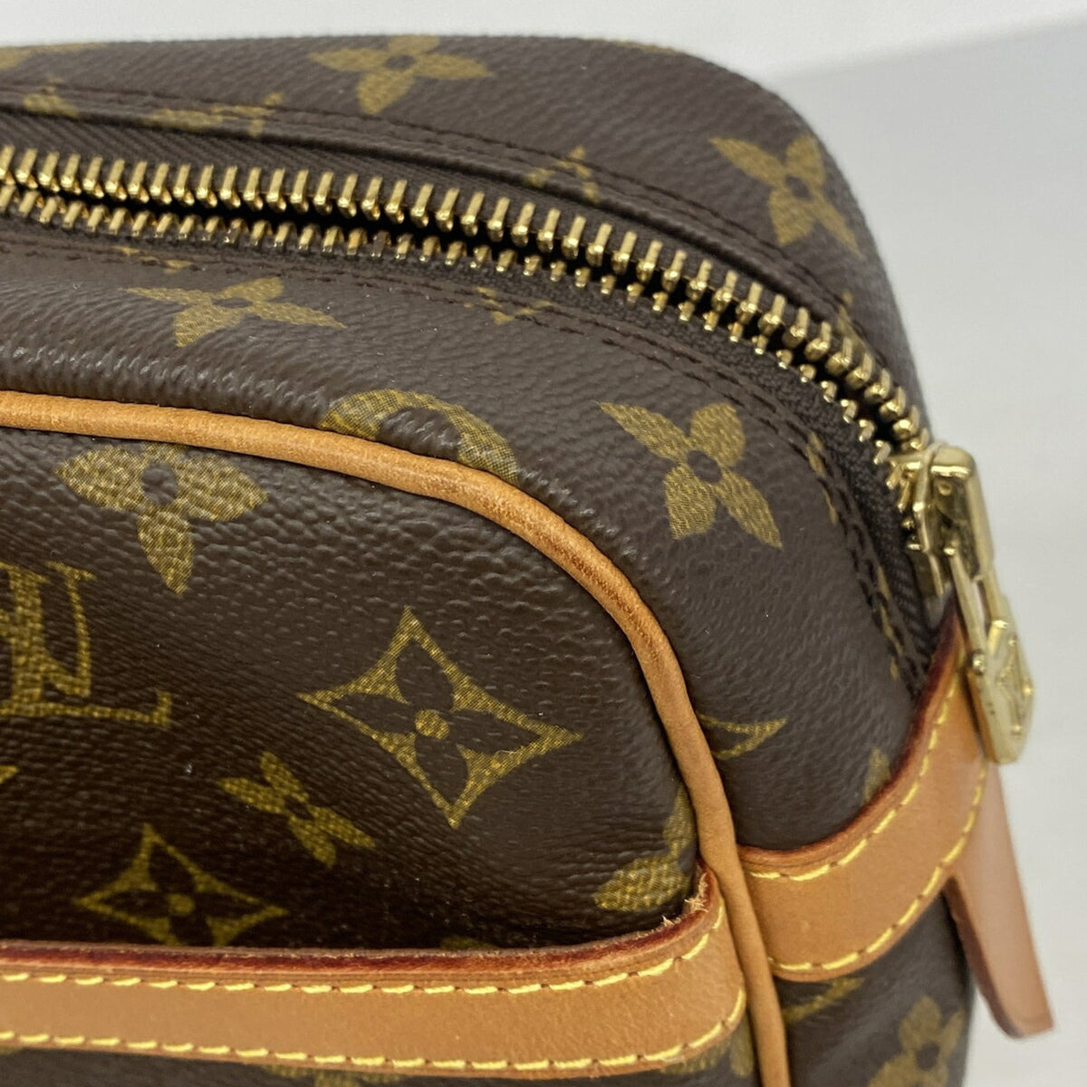 Louis Vuitton Brown Clutch Bag (Pre-Owned)