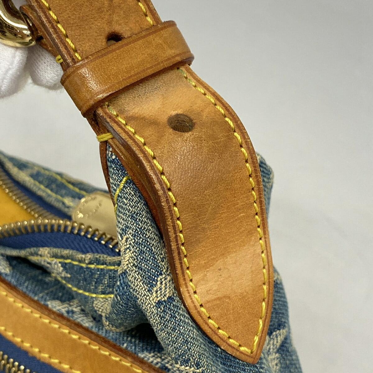 Louis Vuitton Blue Shoulder Bag (Pre-Owned)