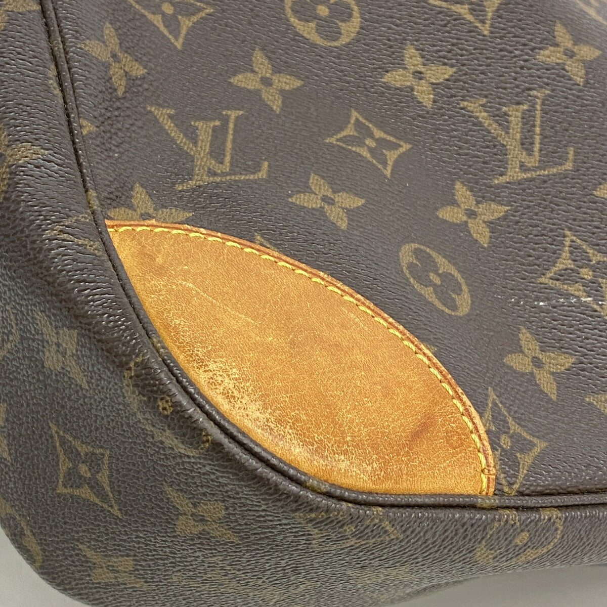Louis Vuitton Brown Shoulder Bag (Pre-Owned)
